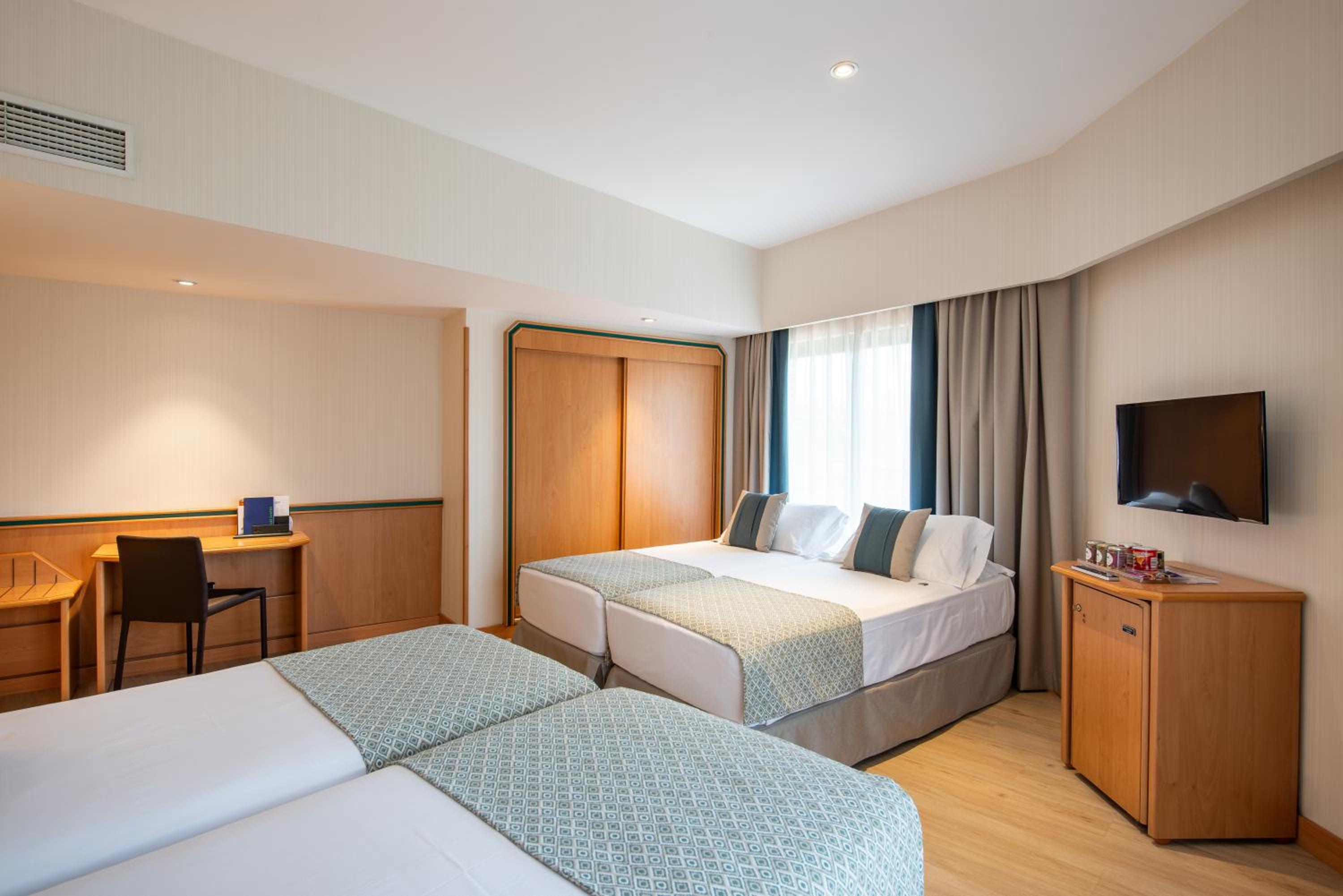 Quadruple Room - Photo 3