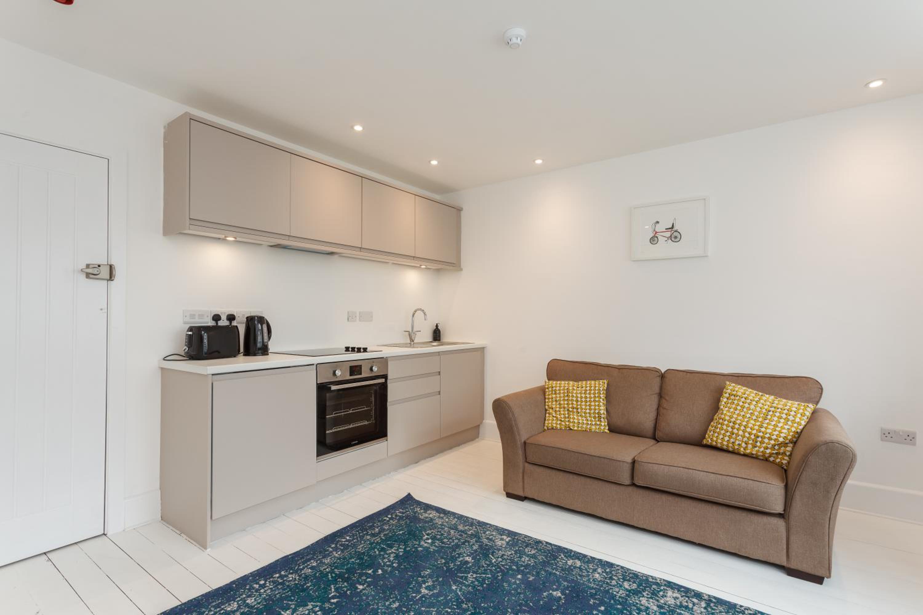 One-Bedroom Apartment - Photo 13