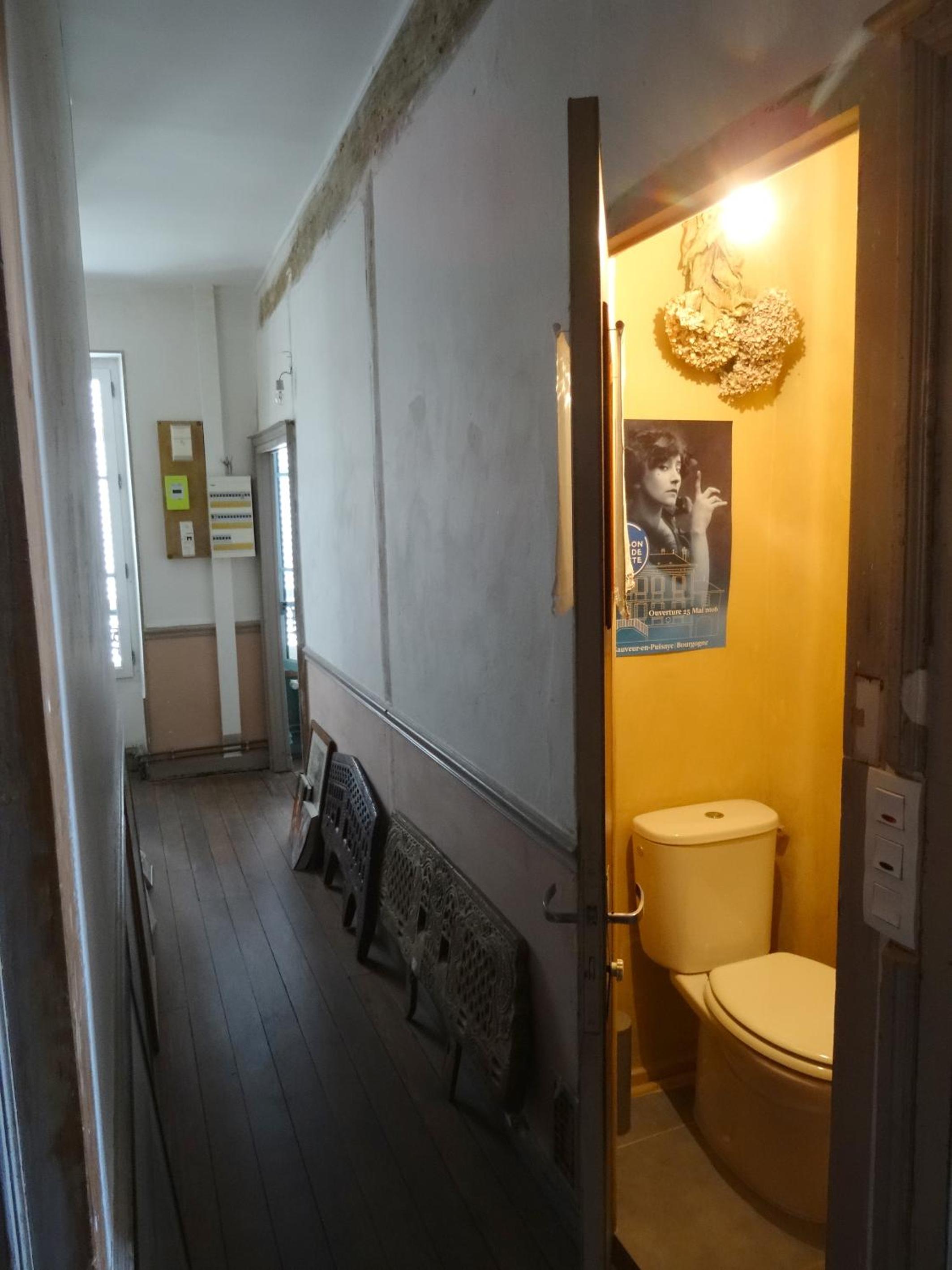 Double Room with Private External Bathroom - Photo 22
