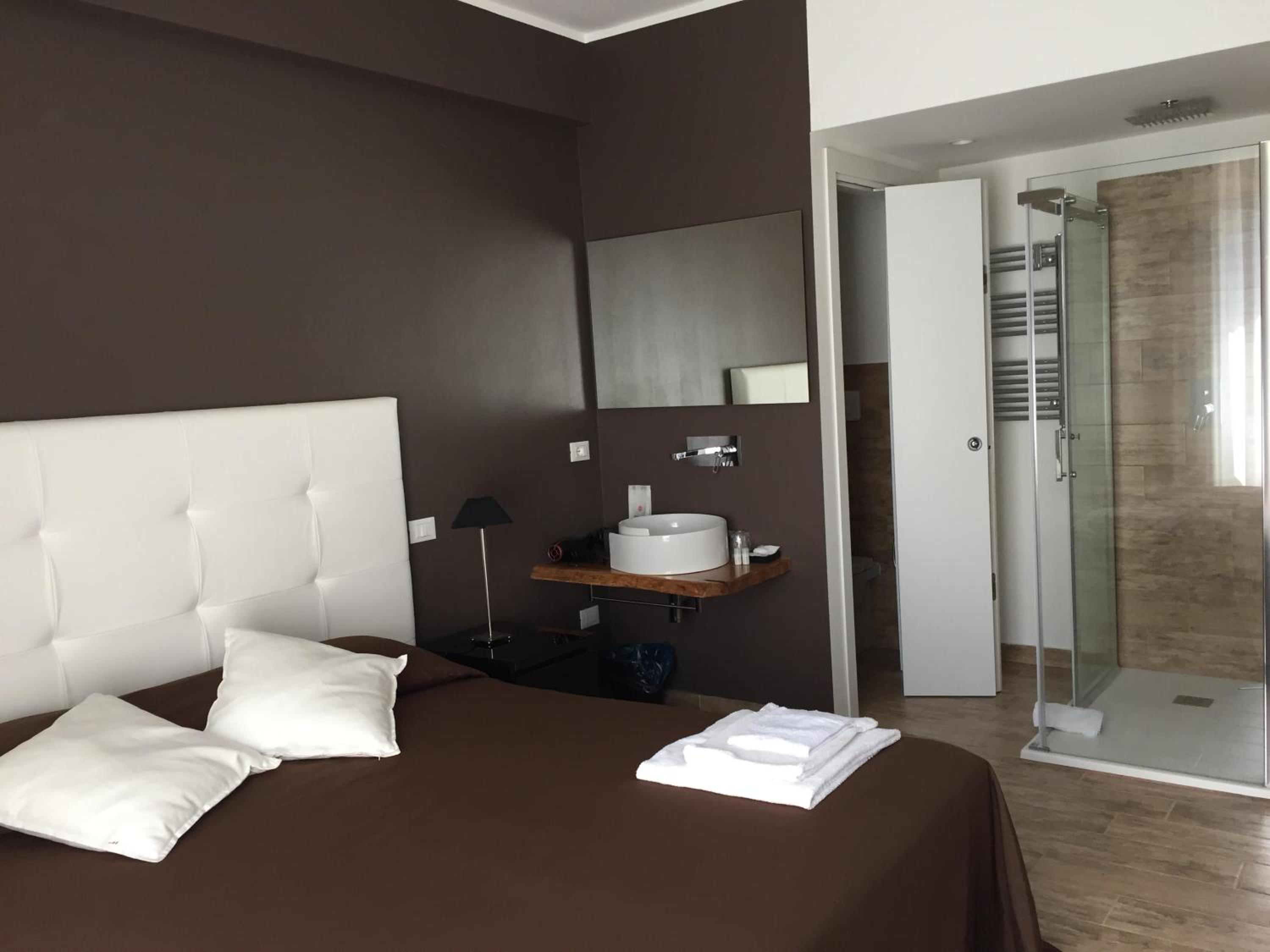 Standard Double or Twin Room with Garden View - Photo 1