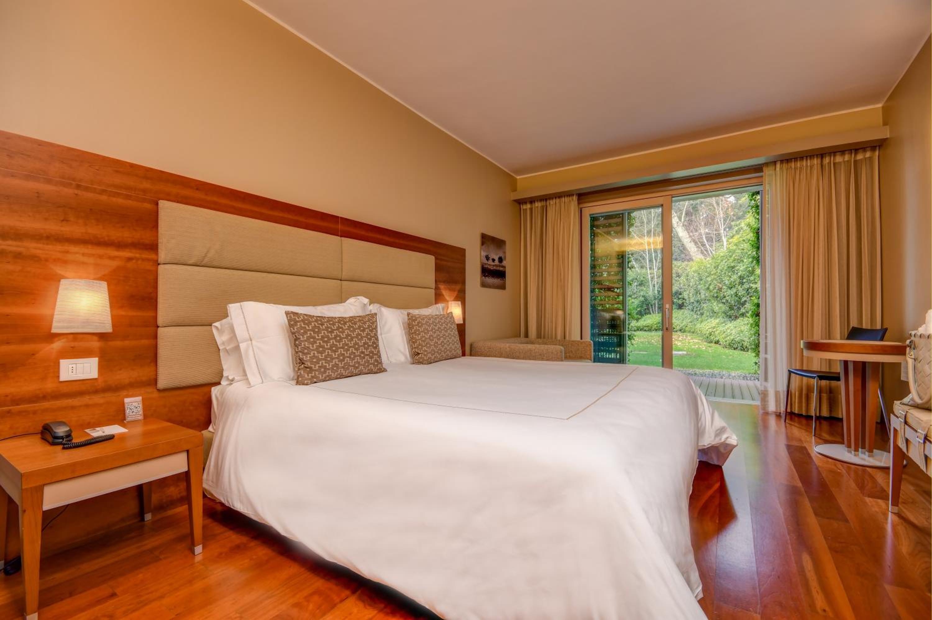 Double Room with Garden View - Photo 3