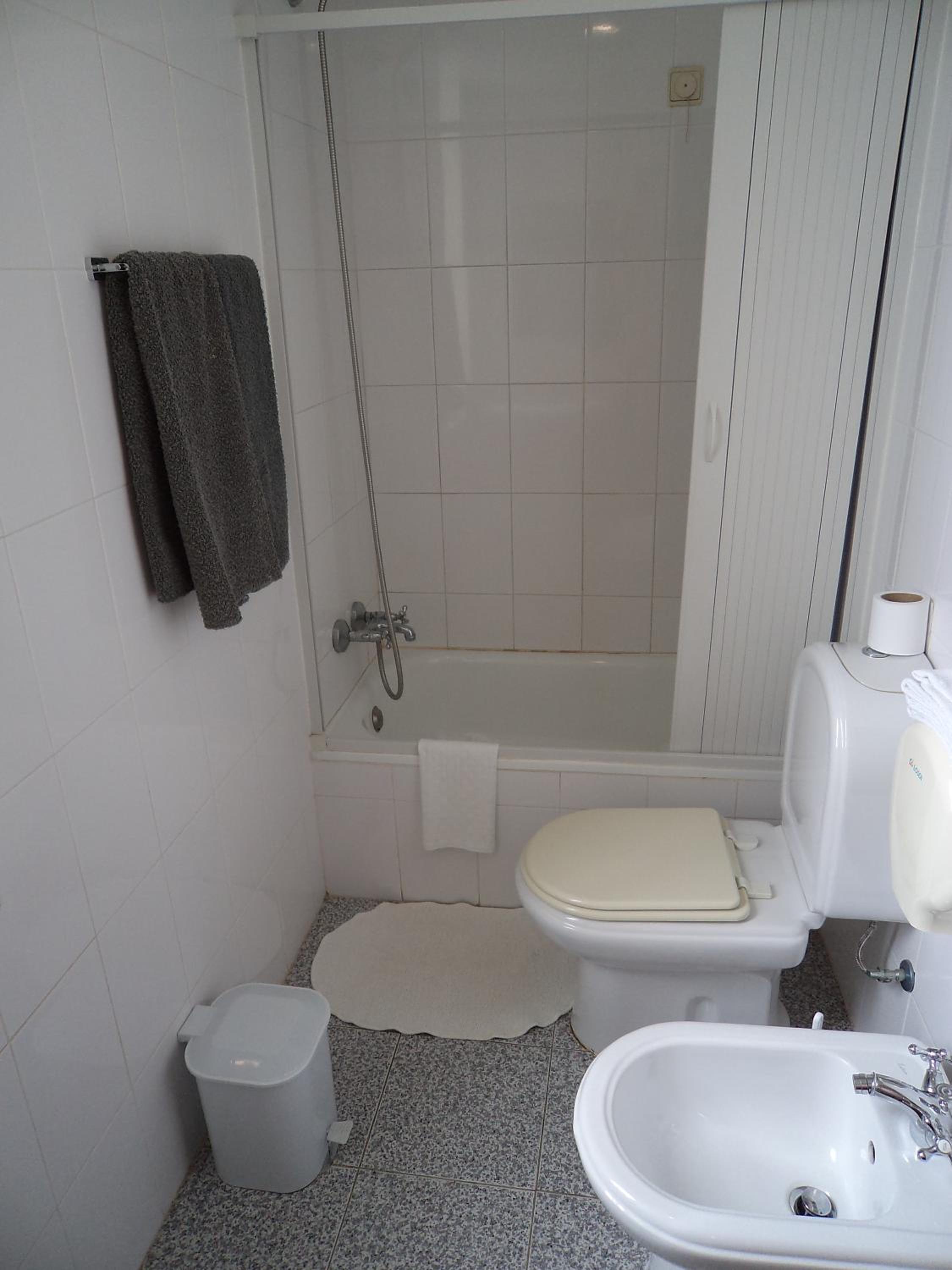 Quadruple Room - Photo 8
