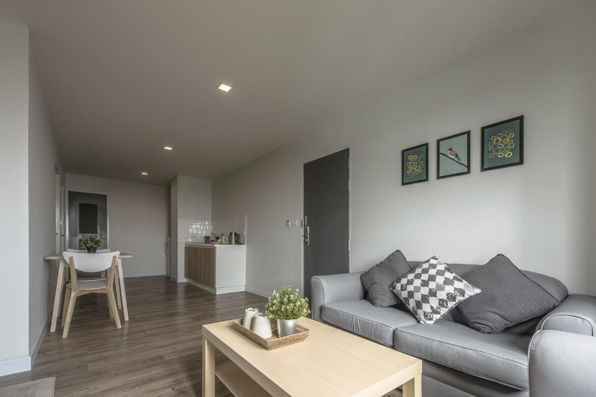 Family Room with Balcony photo 3