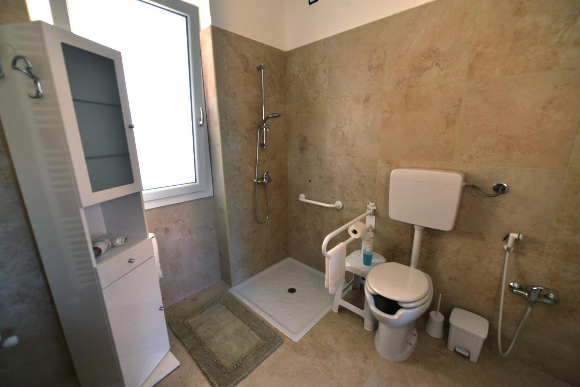 Double Room - Disability Access photo 2