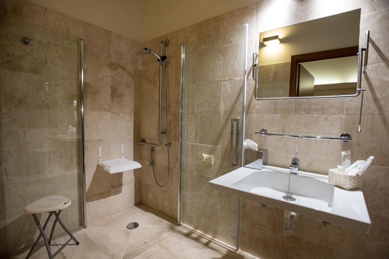 Double or Twin Room - Disability Access photo 2