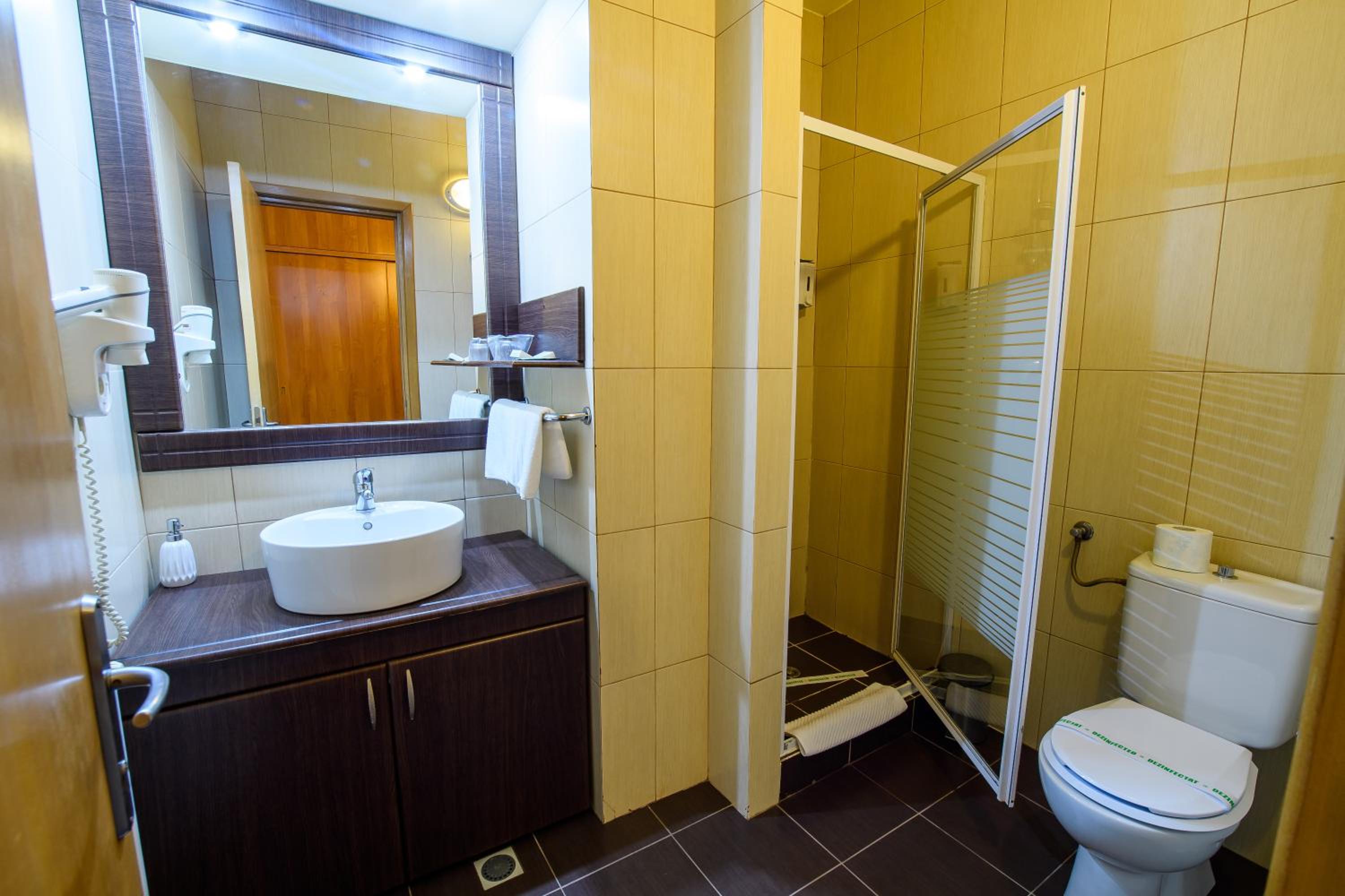 One-Bedroom Apartment - Photo 2