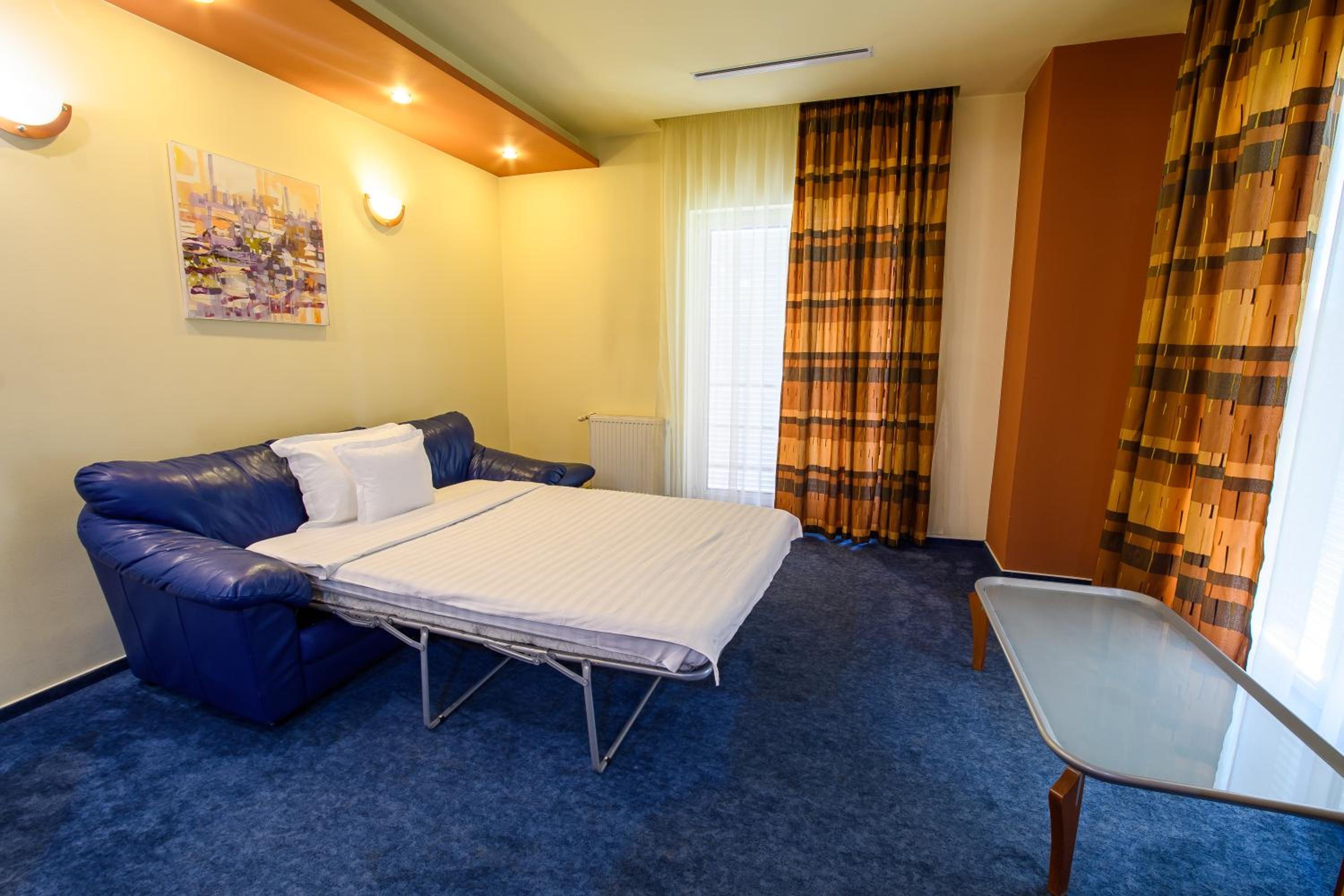 One-Bedroom Apartment - Photo 8