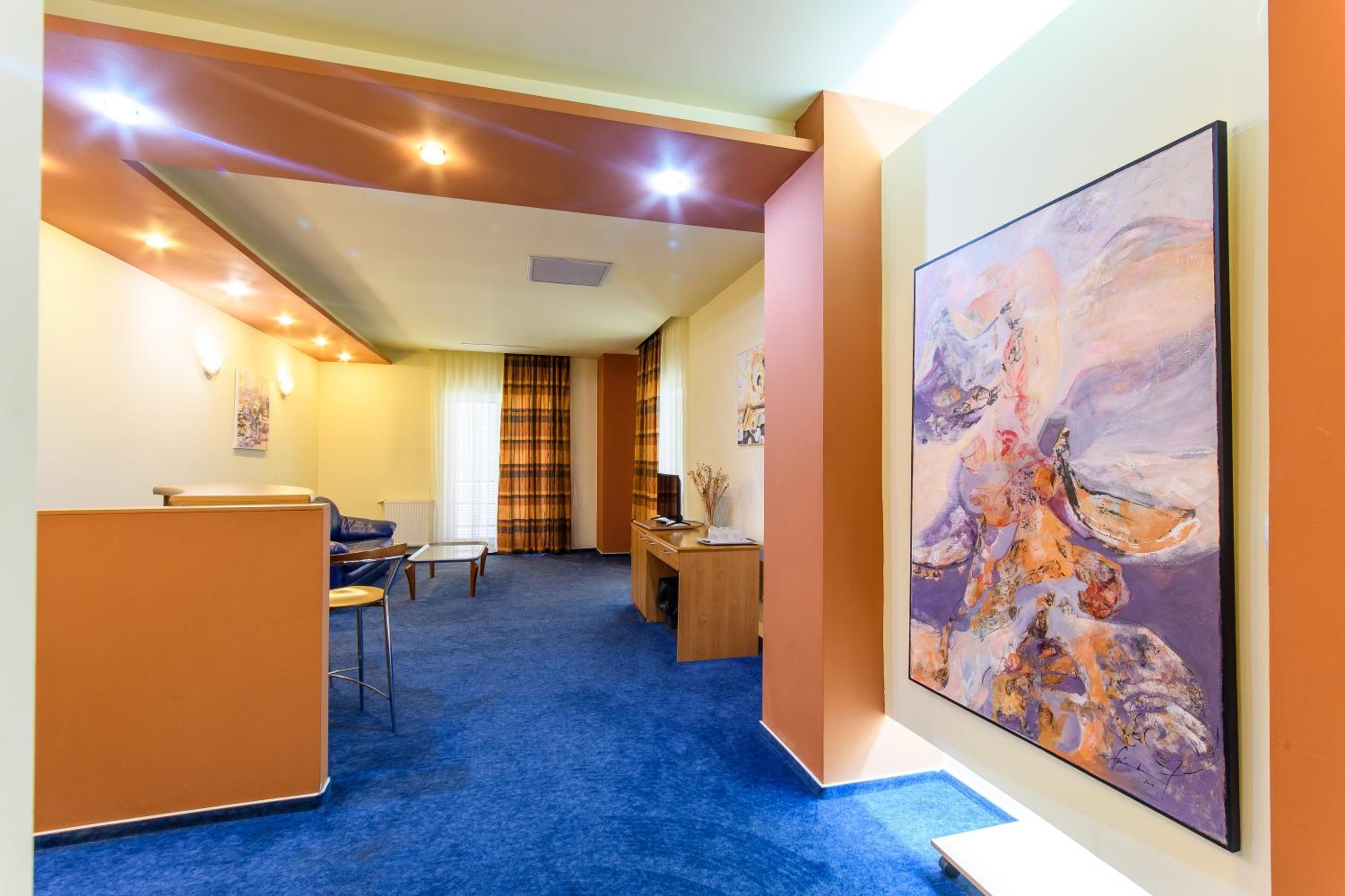 One-Bedroom Apartment - Photo 11