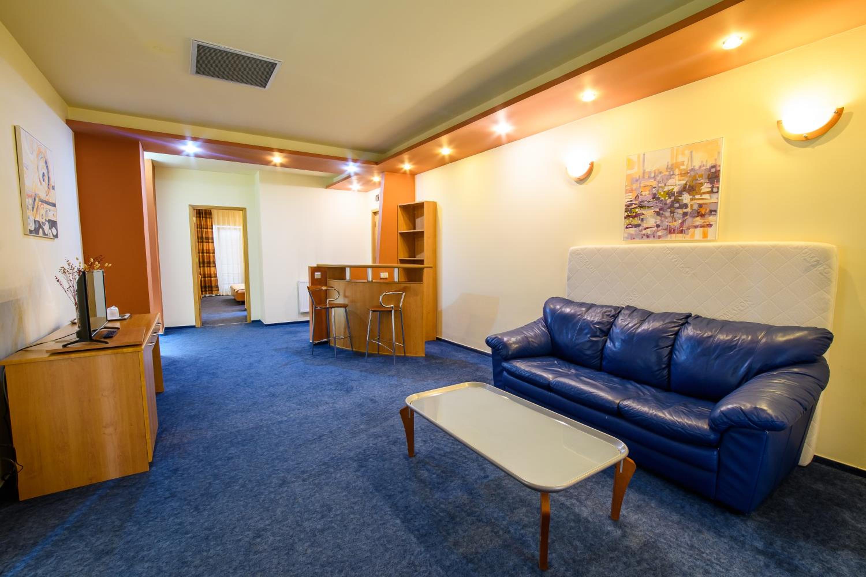 One-Bedroom Apartment - Photo 13