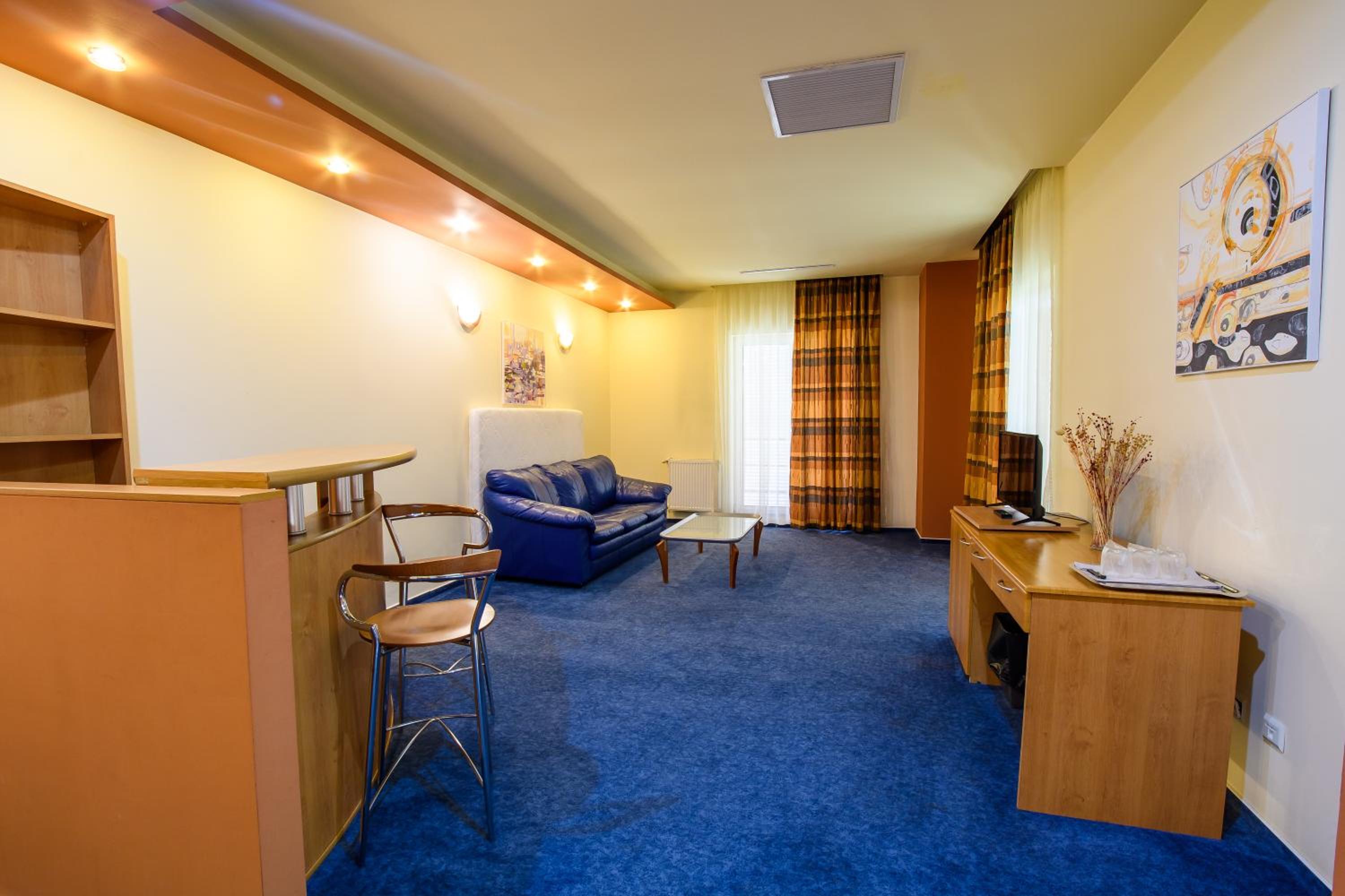 One-Bedroom Apartment - Photo 14