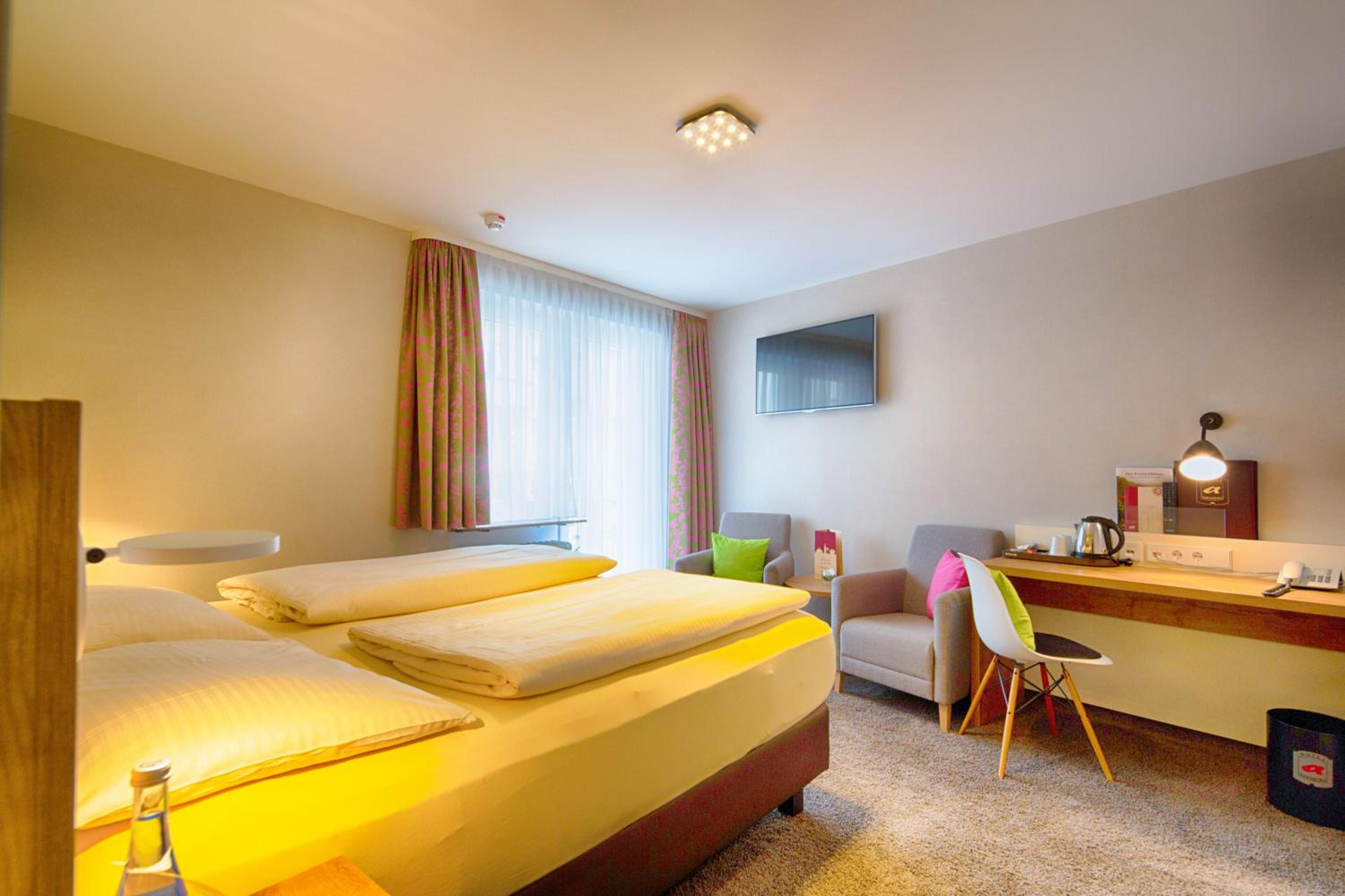 Double Room with Balcony - Photo 3