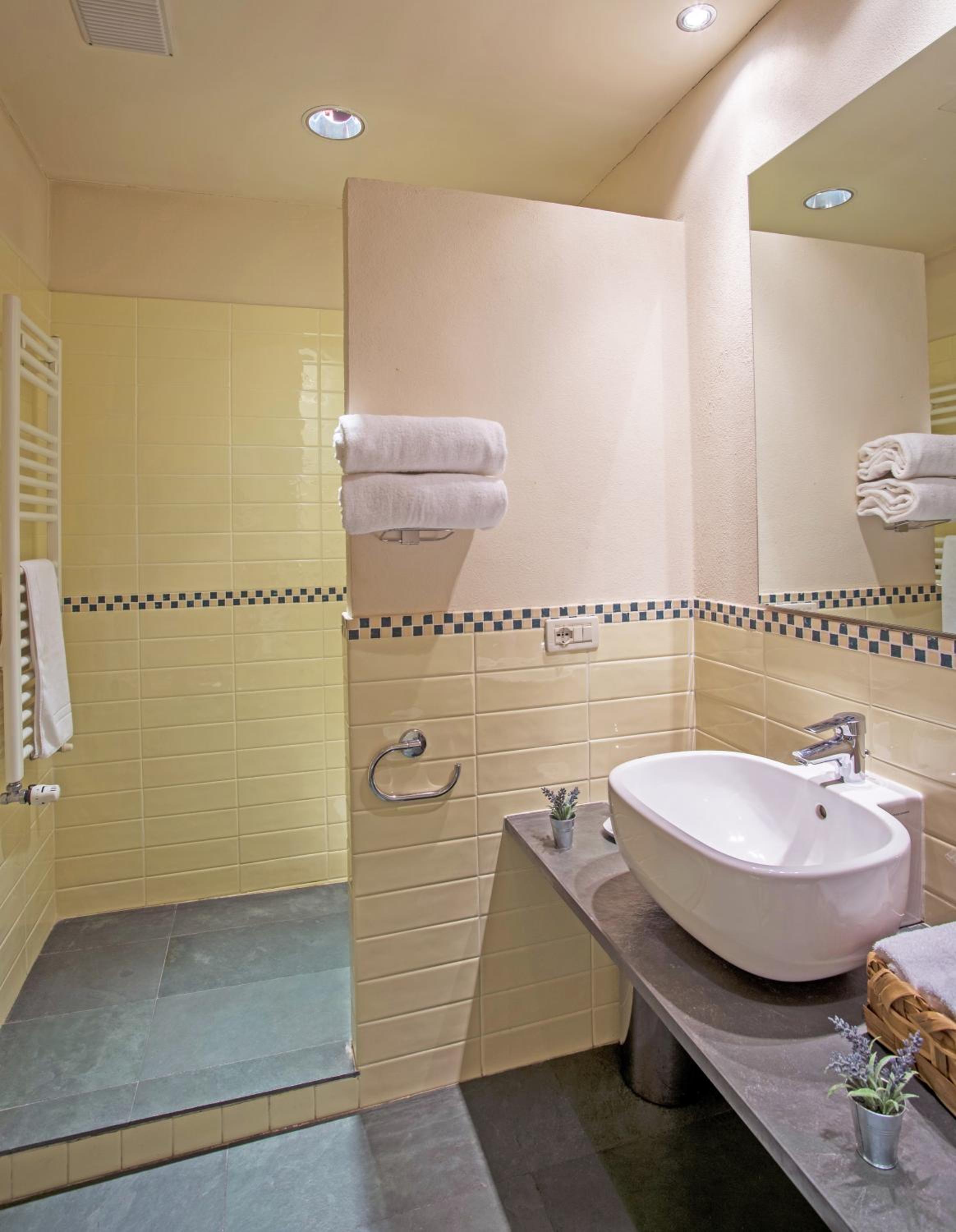 Premier Double or Twin Room - Photo 3