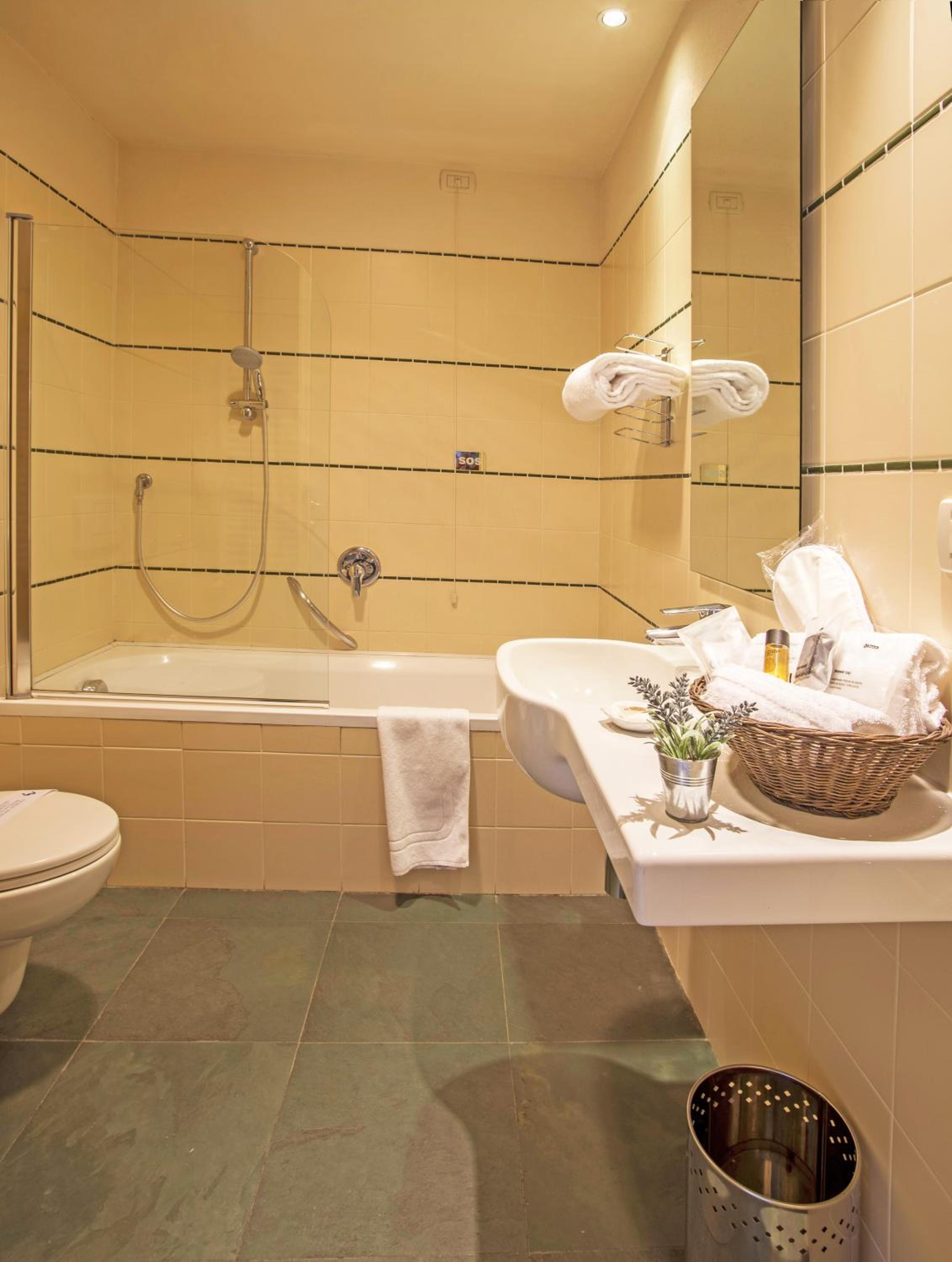 Premier Double or Twin Room - Photo 2