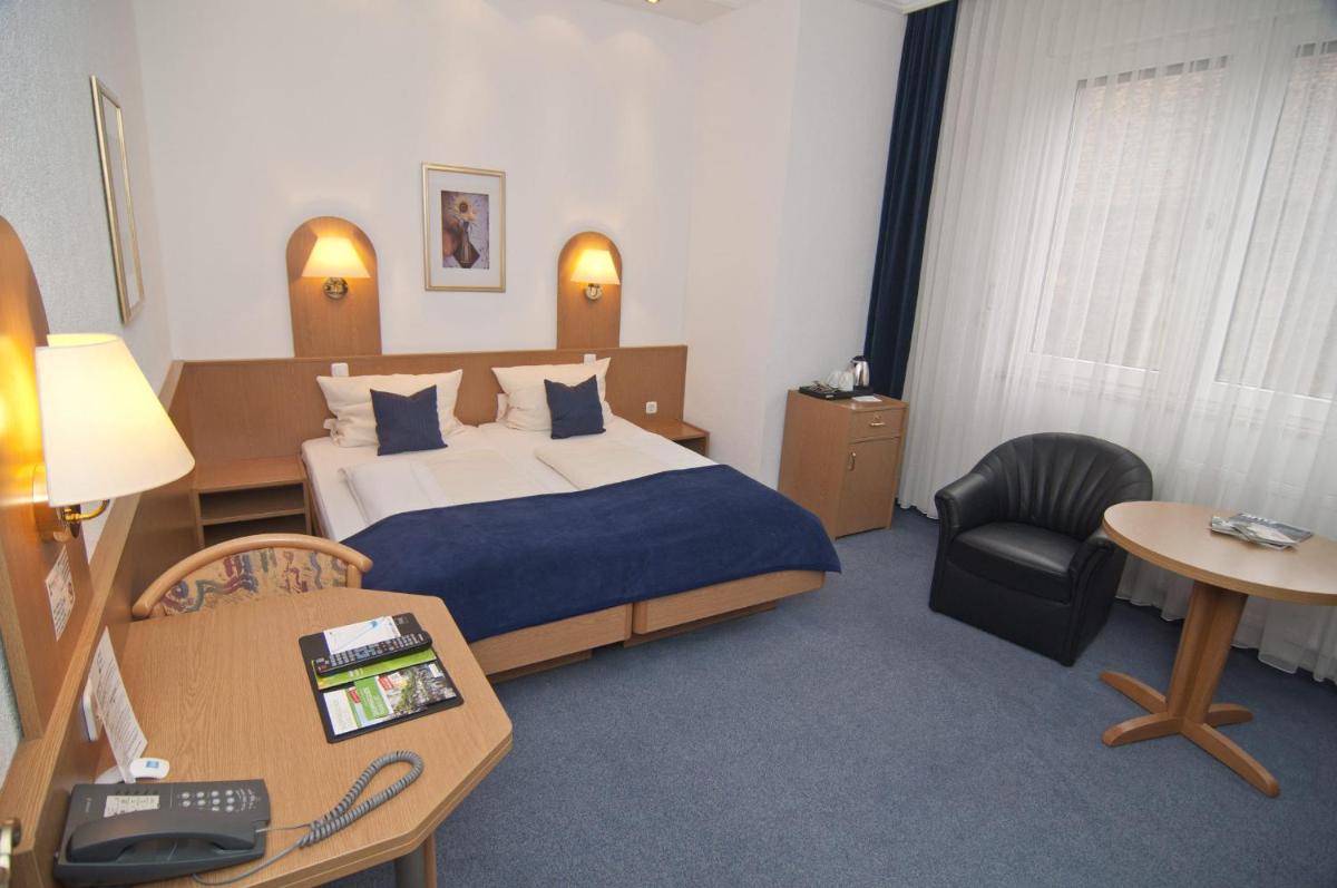 Standard Double Room - Photo 11