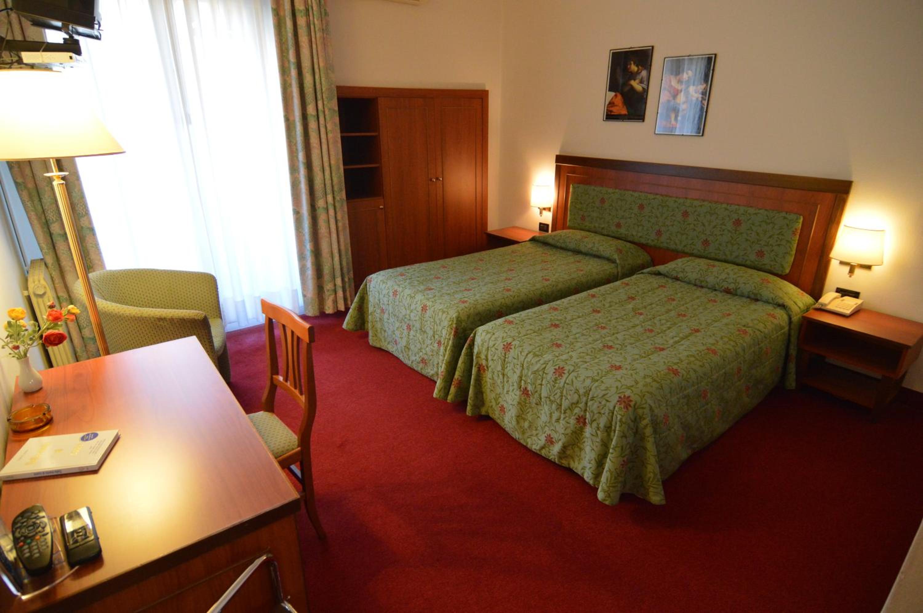 Twin Room - Photo 1