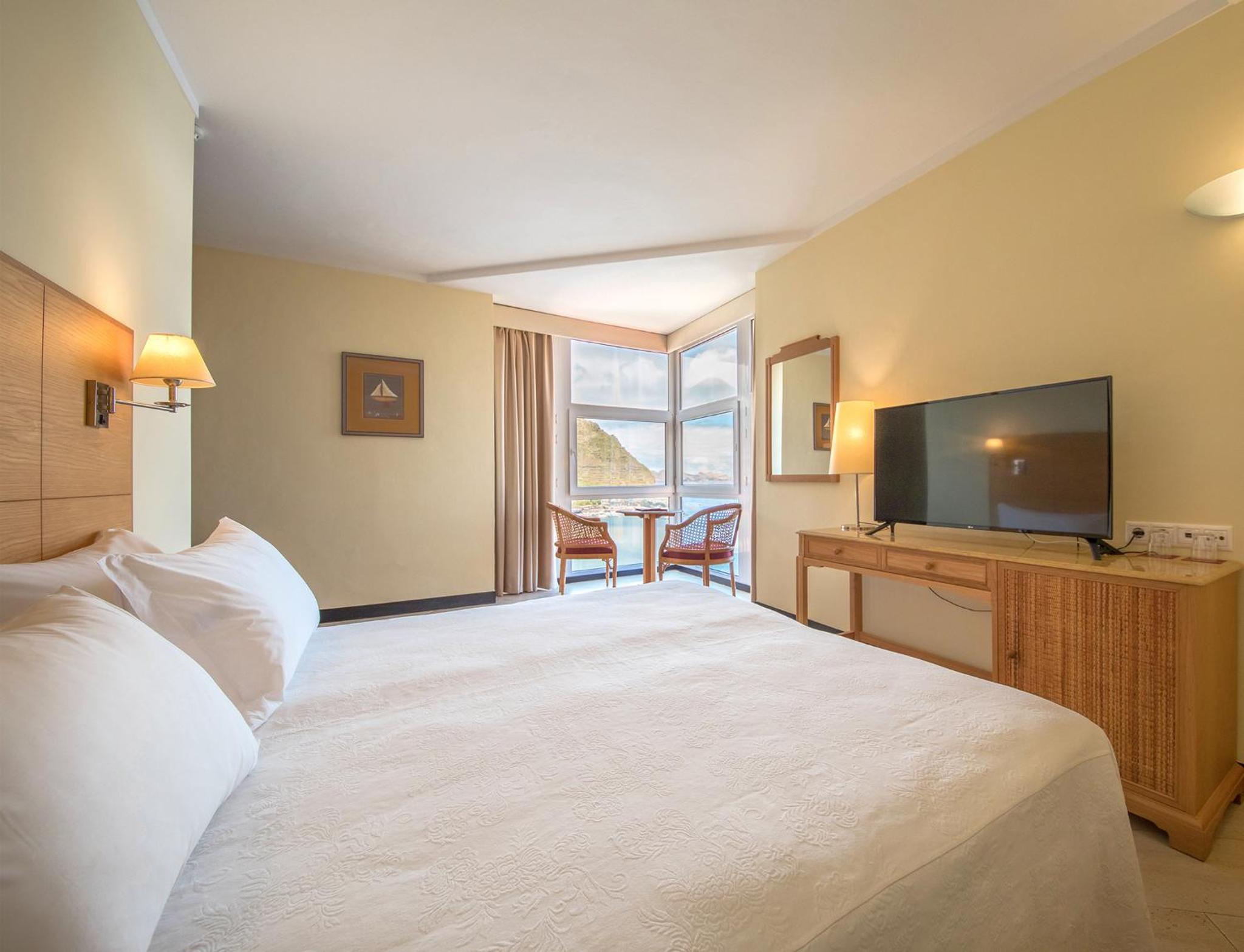 Junior Suite with Sea View - Photo 1
