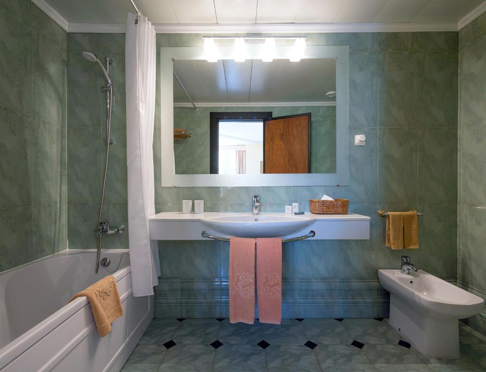 Junior Suite with Sea View - Photo 4