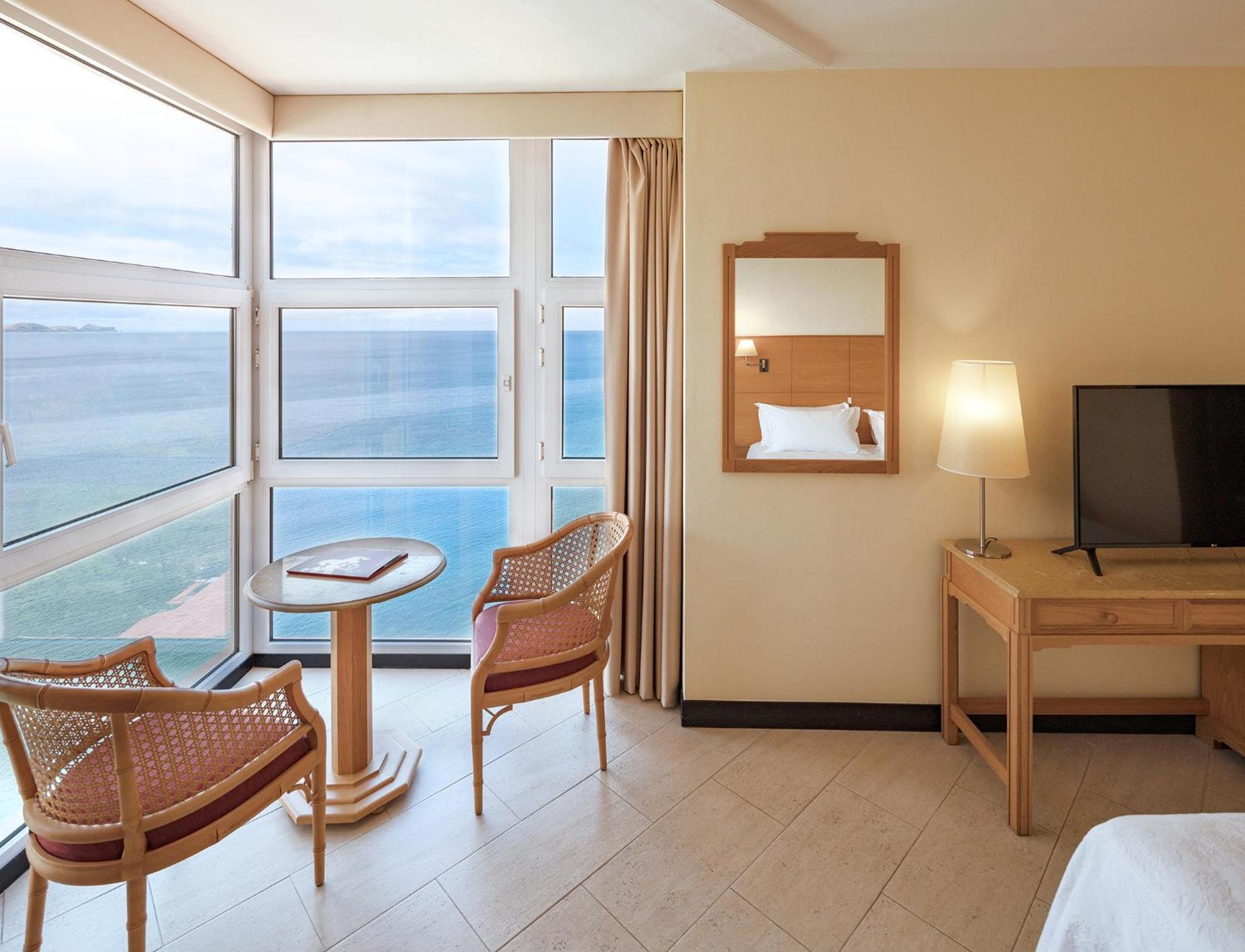 Junior Suite with Sea View - Photo 2