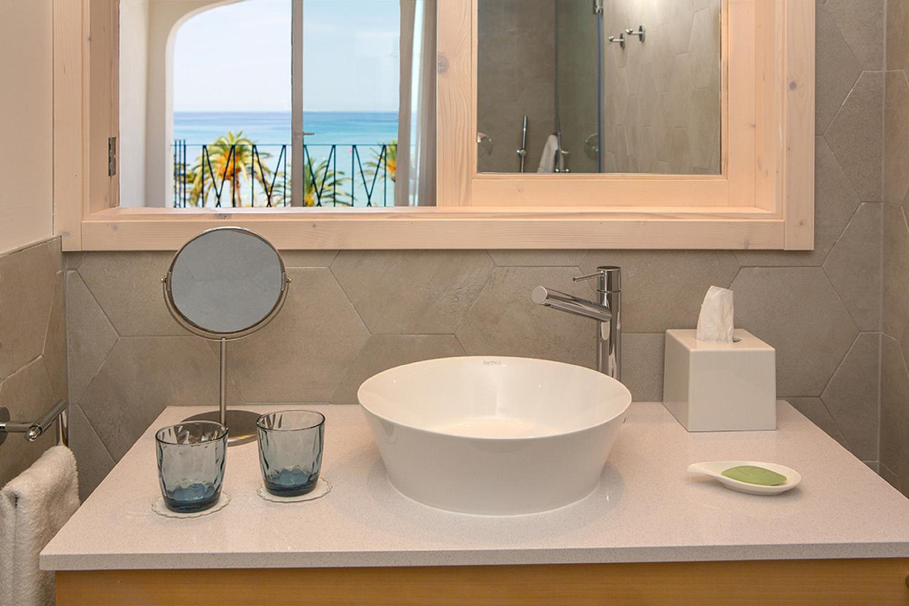 Superior Double Room with direct Sea View- 2 Beds - Photo 7