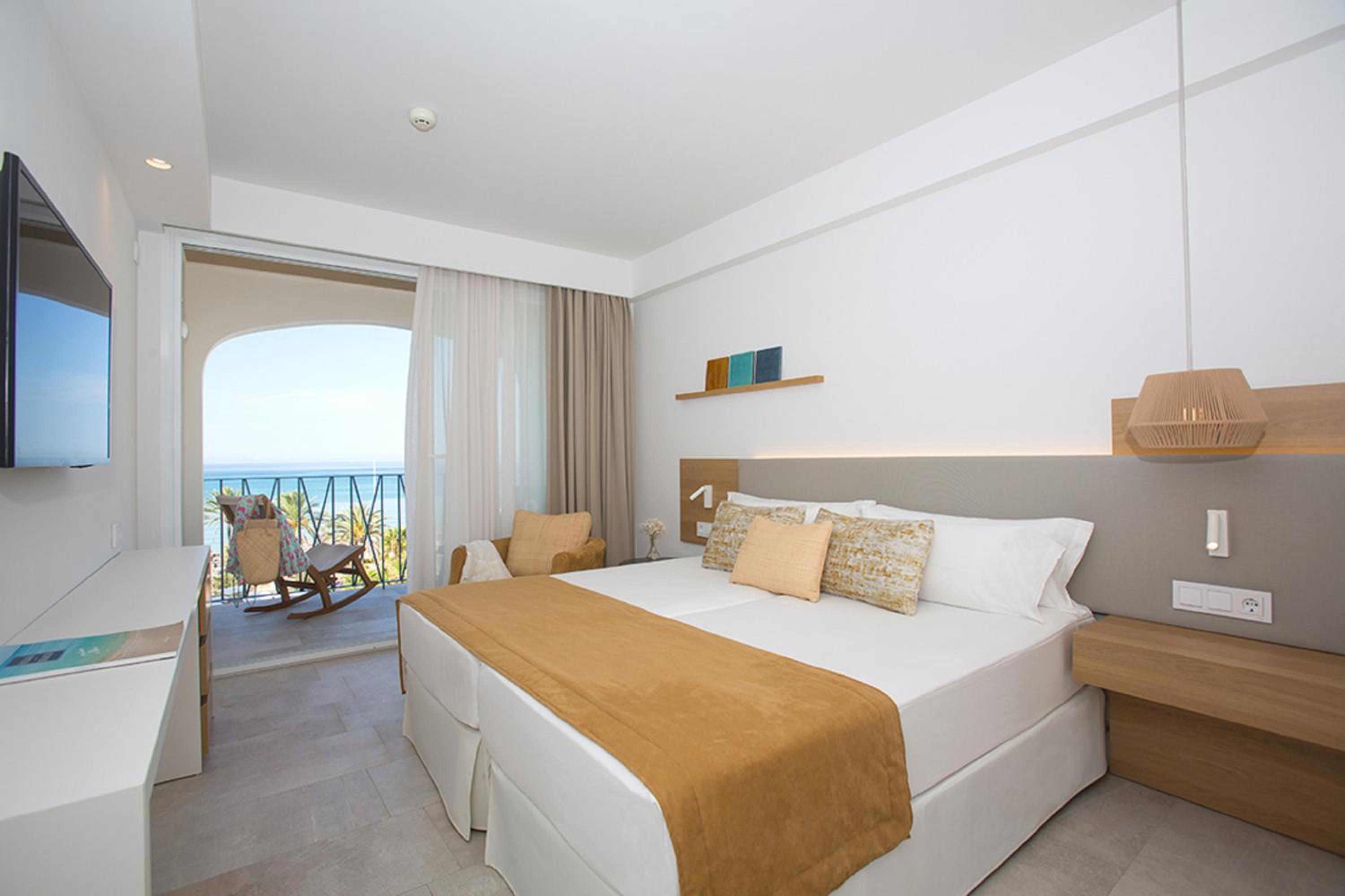 Superior Double Room with direct Sea View- 2 Beds - Photo 6