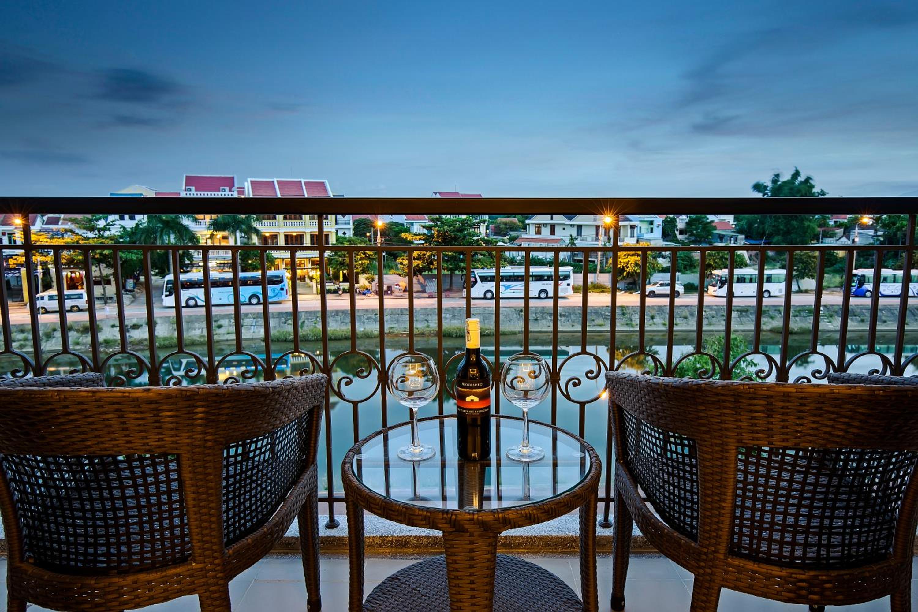 Luxury Double Room, Bathtub with Balcony and River View, photo 6