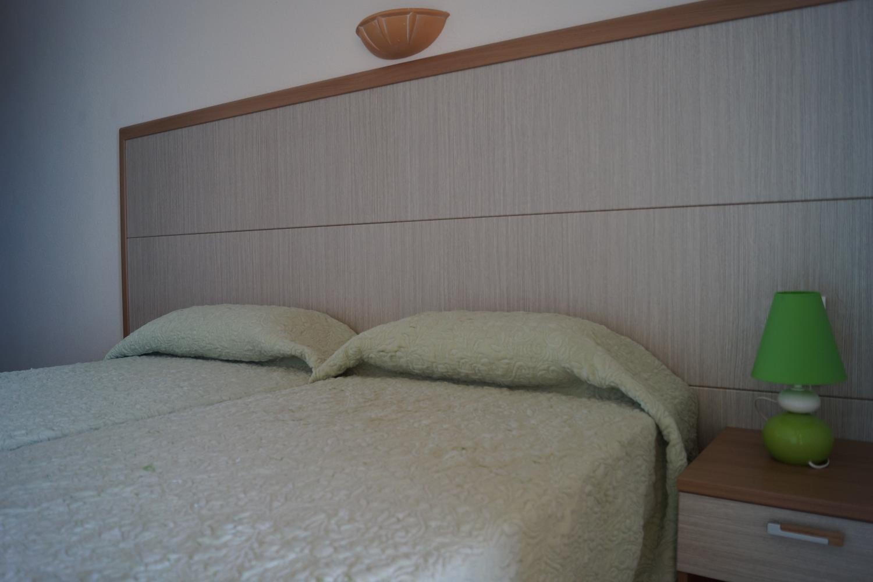 Double or Twin Room with View - Photo 7