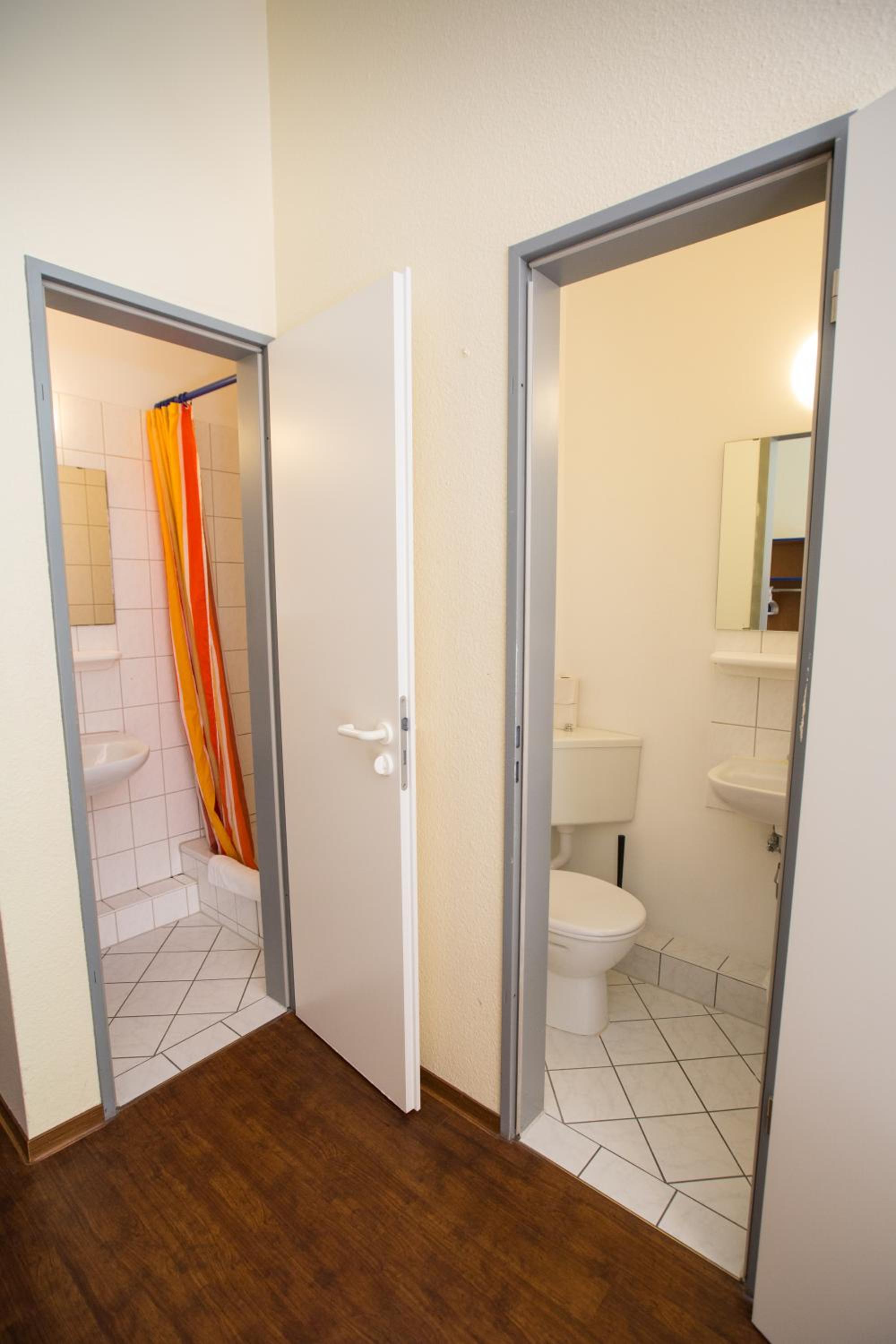 Standard Five-Bed Room - Photo 11