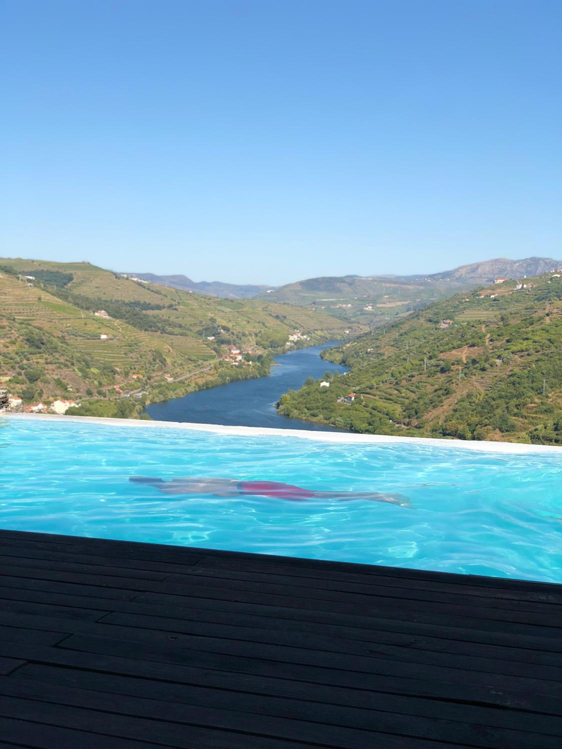 Suite with River View - Photo 13
