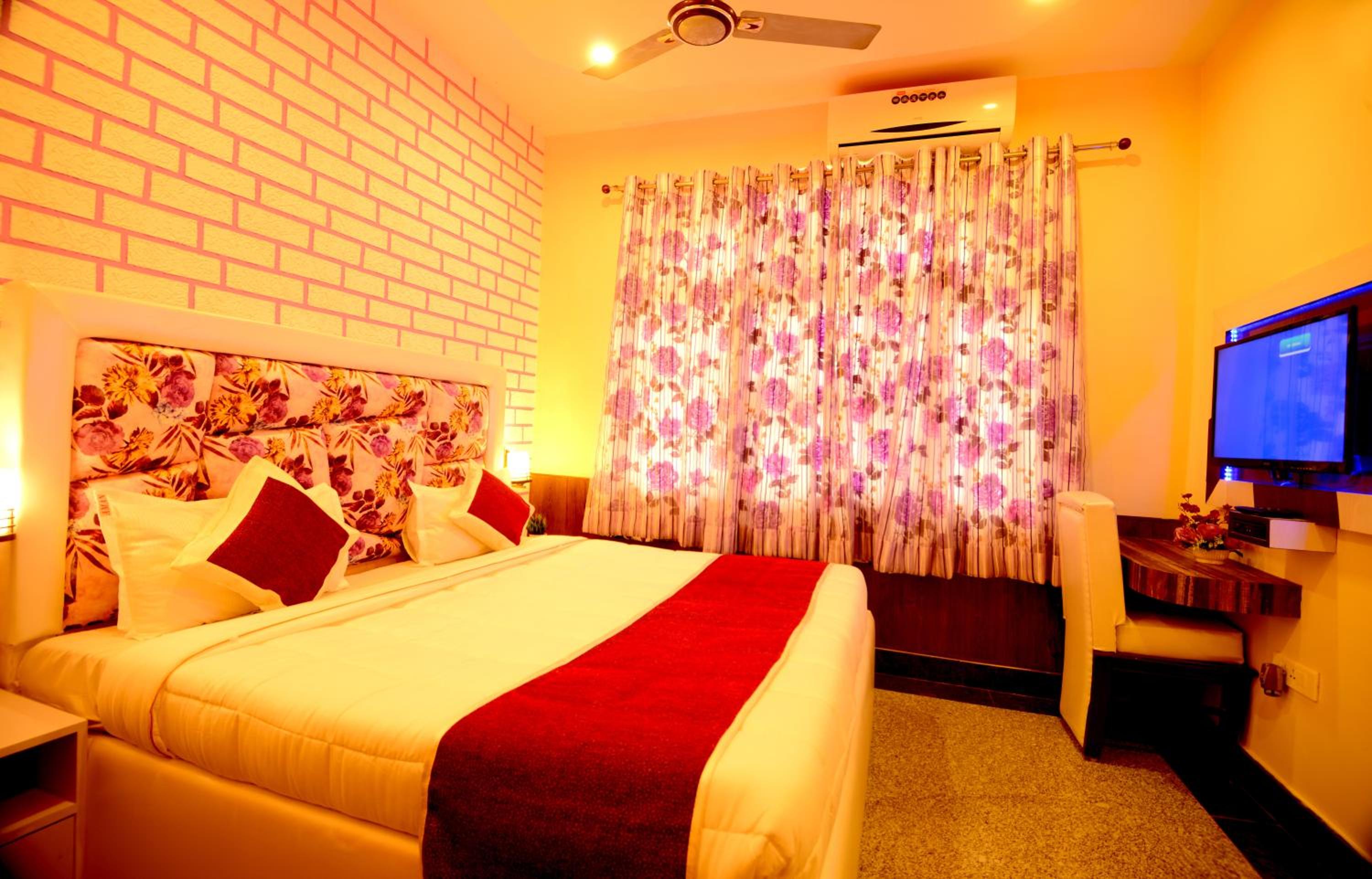 Deluxe Double Room - Photo 10