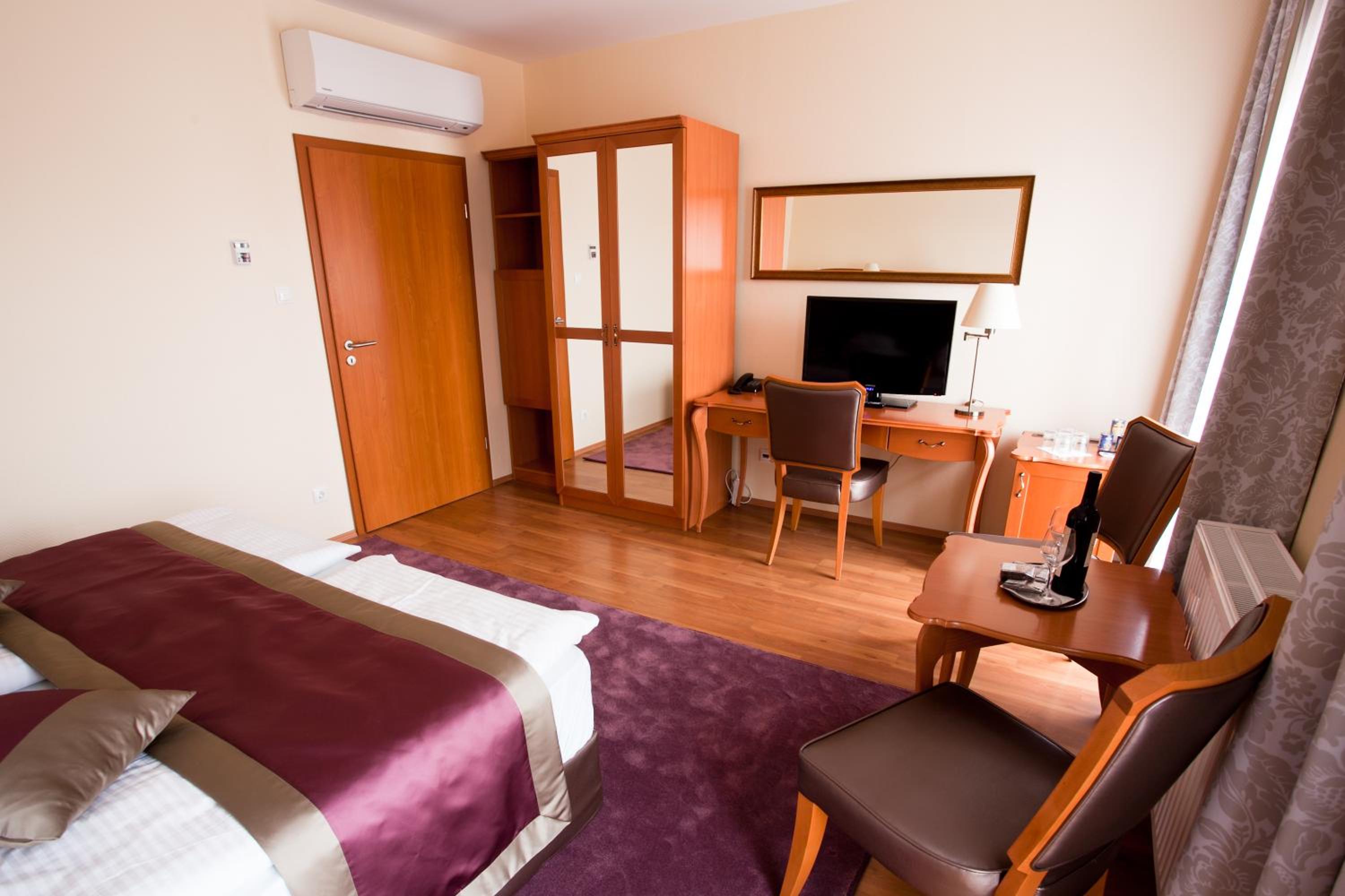Superior Double or Twin Room photo 2