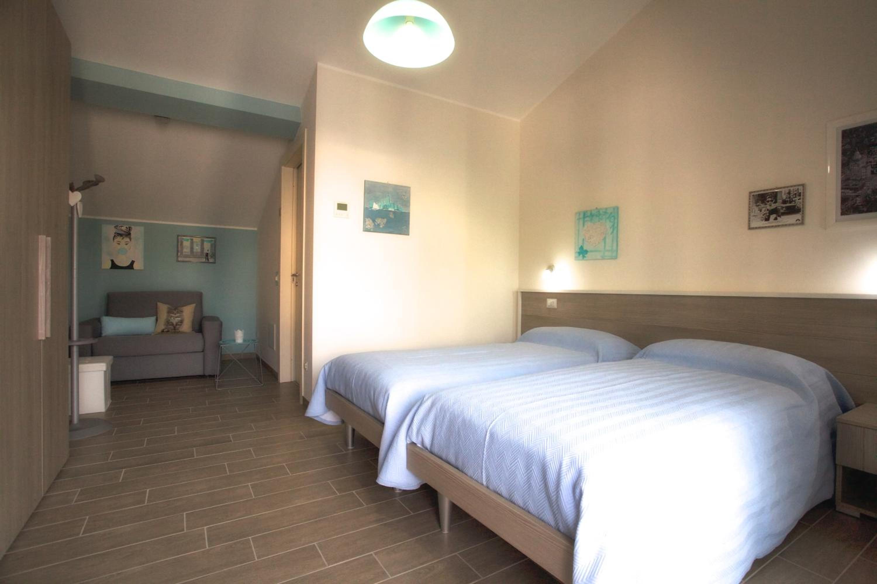 Twin Room with Extra Bed photo 3
