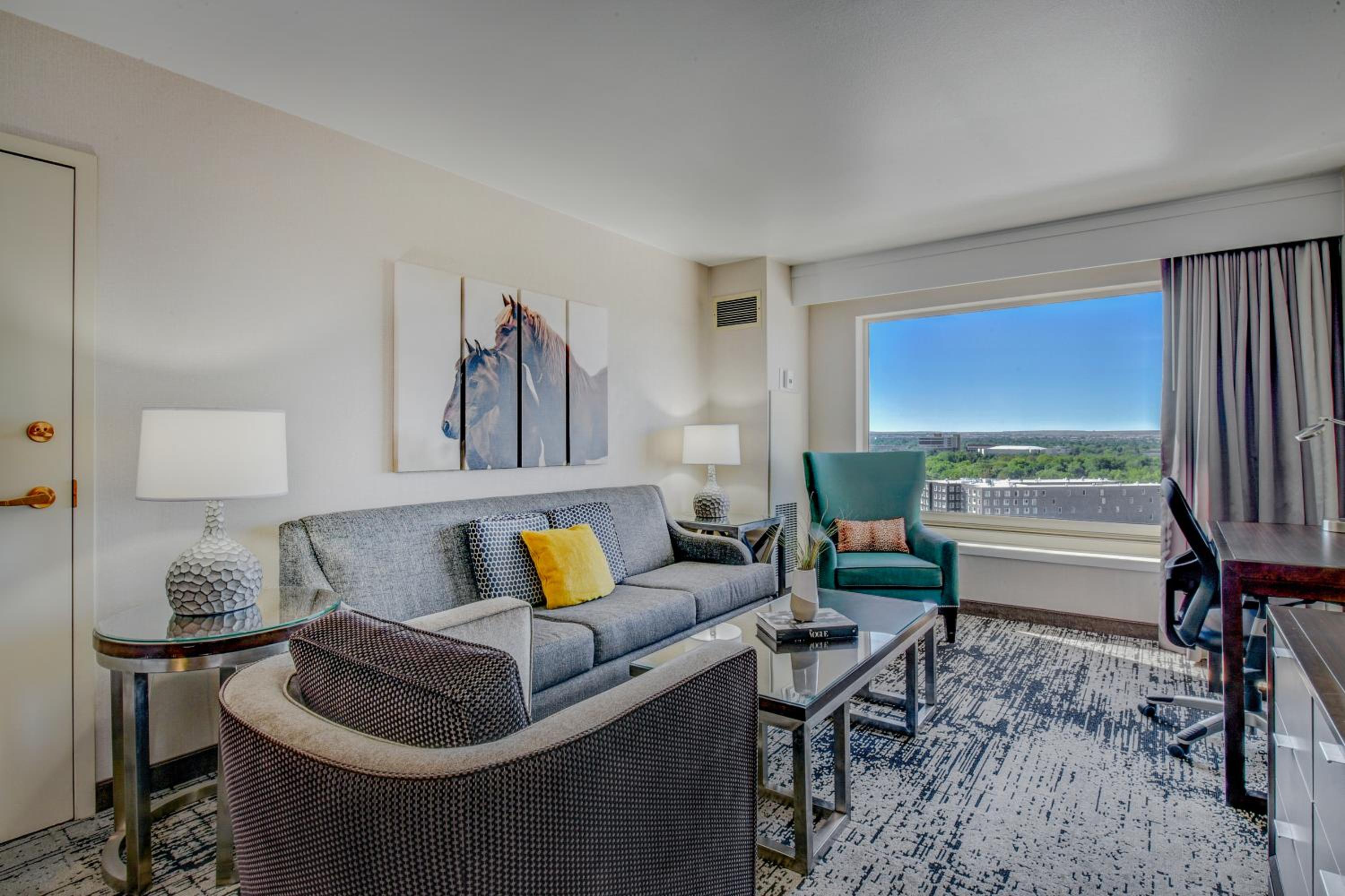 King Suite - Photo 2