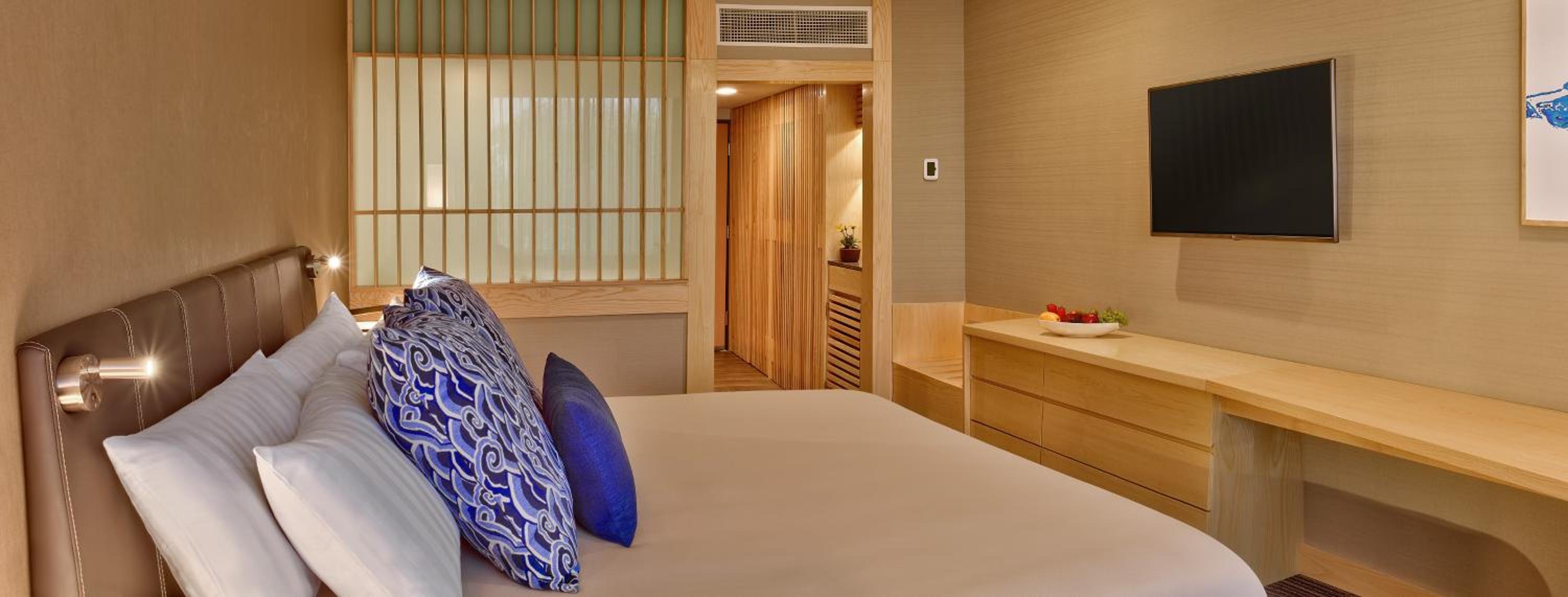 Deluxe King Room - Photo 3