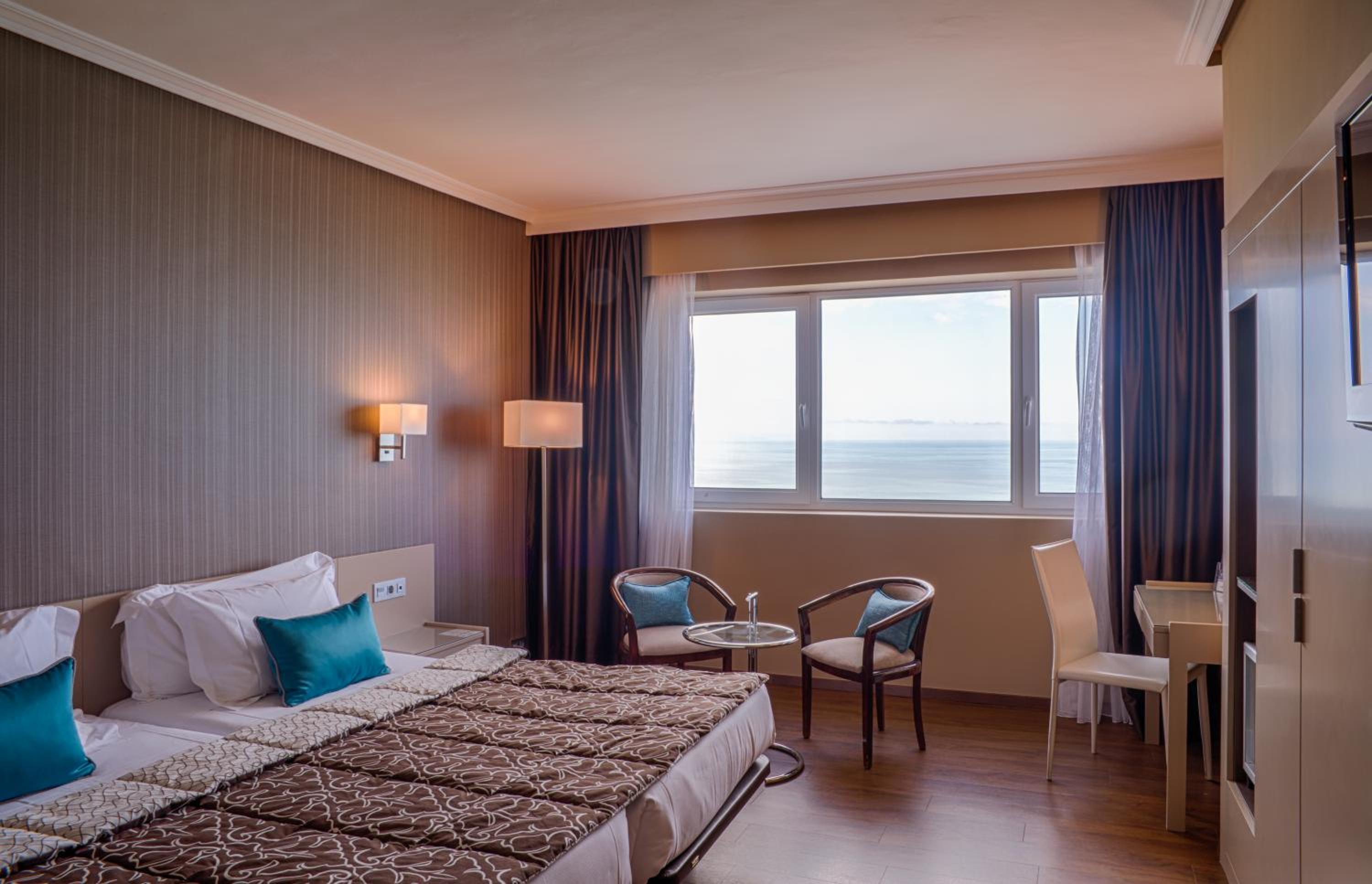 Standard Twin Room with Sea View - Photo 5