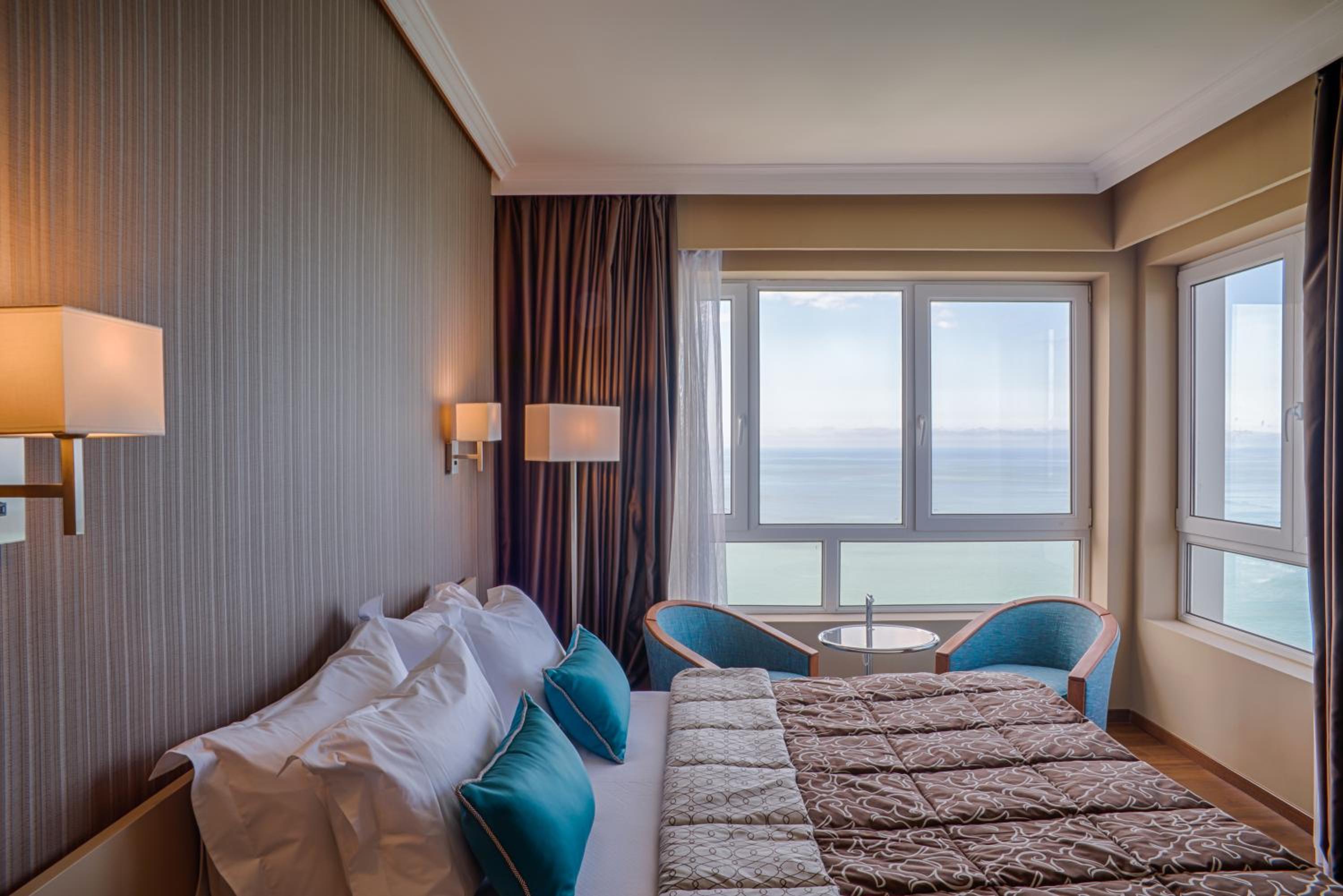 Standard Twin Room with Sea View - Photo 6