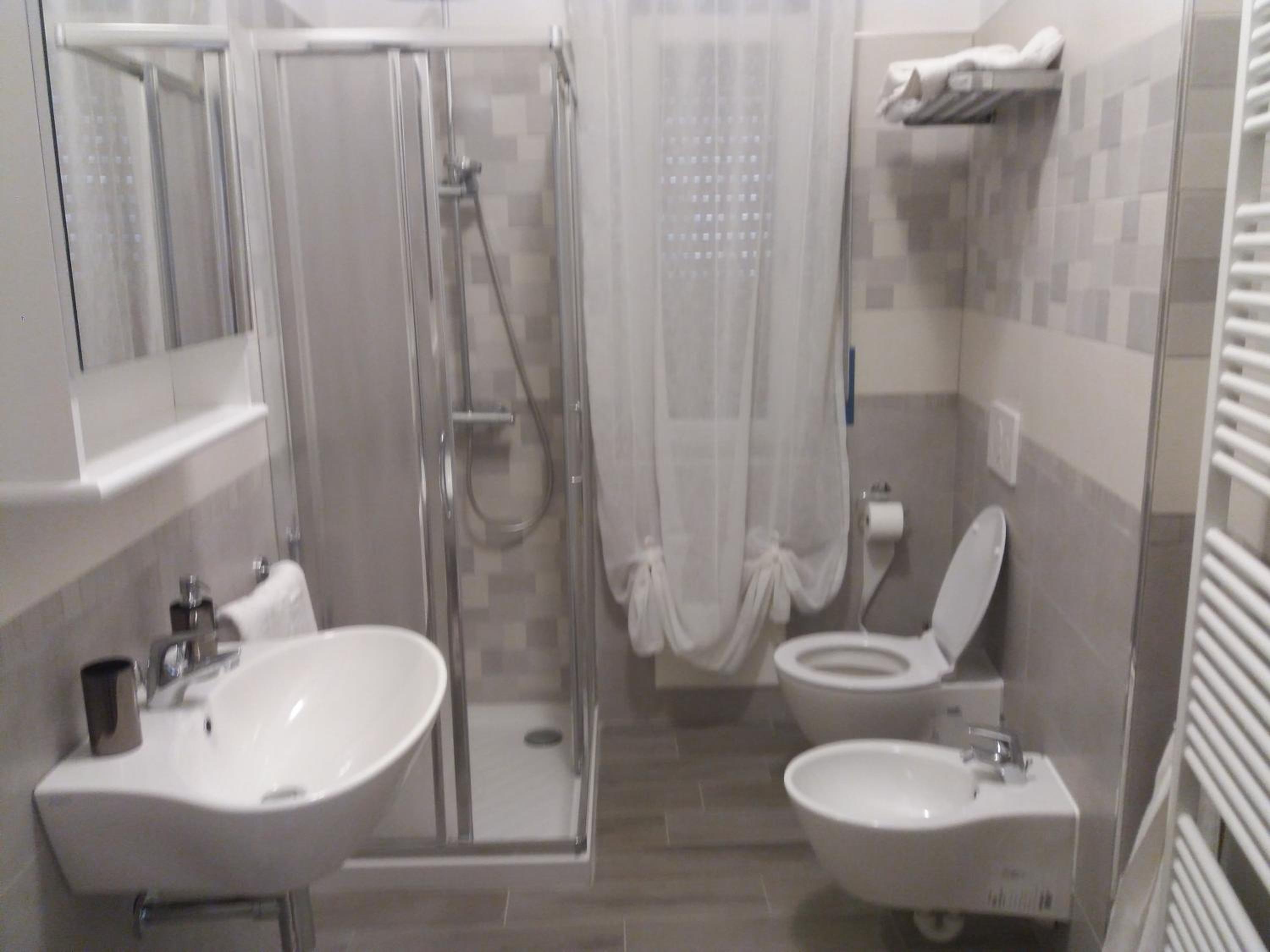 Family Room with Private Bathroom photo 2