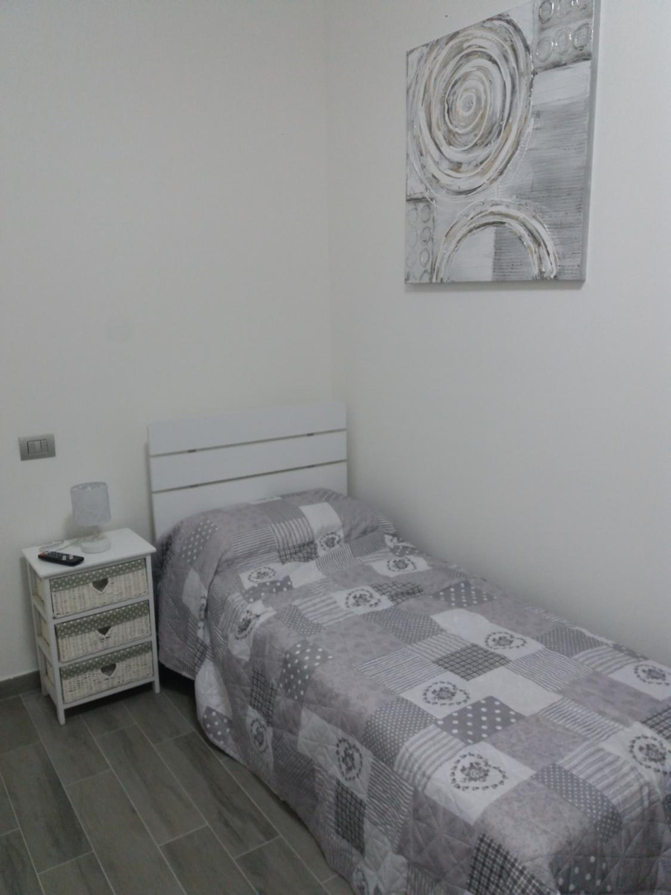 Single Room With Private Bathroom photo 3