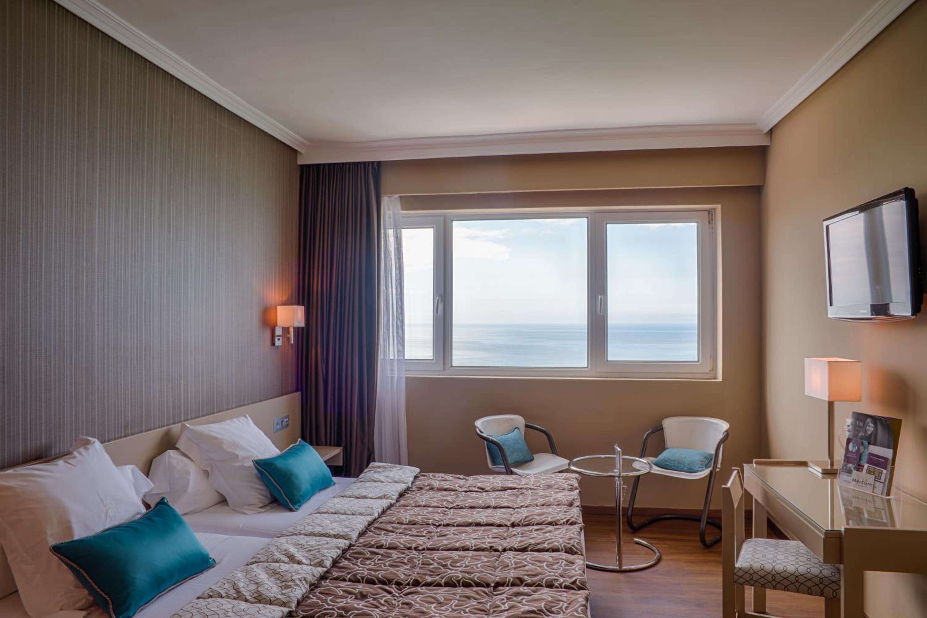 Standard Twin Room with Sea View - Photo 3