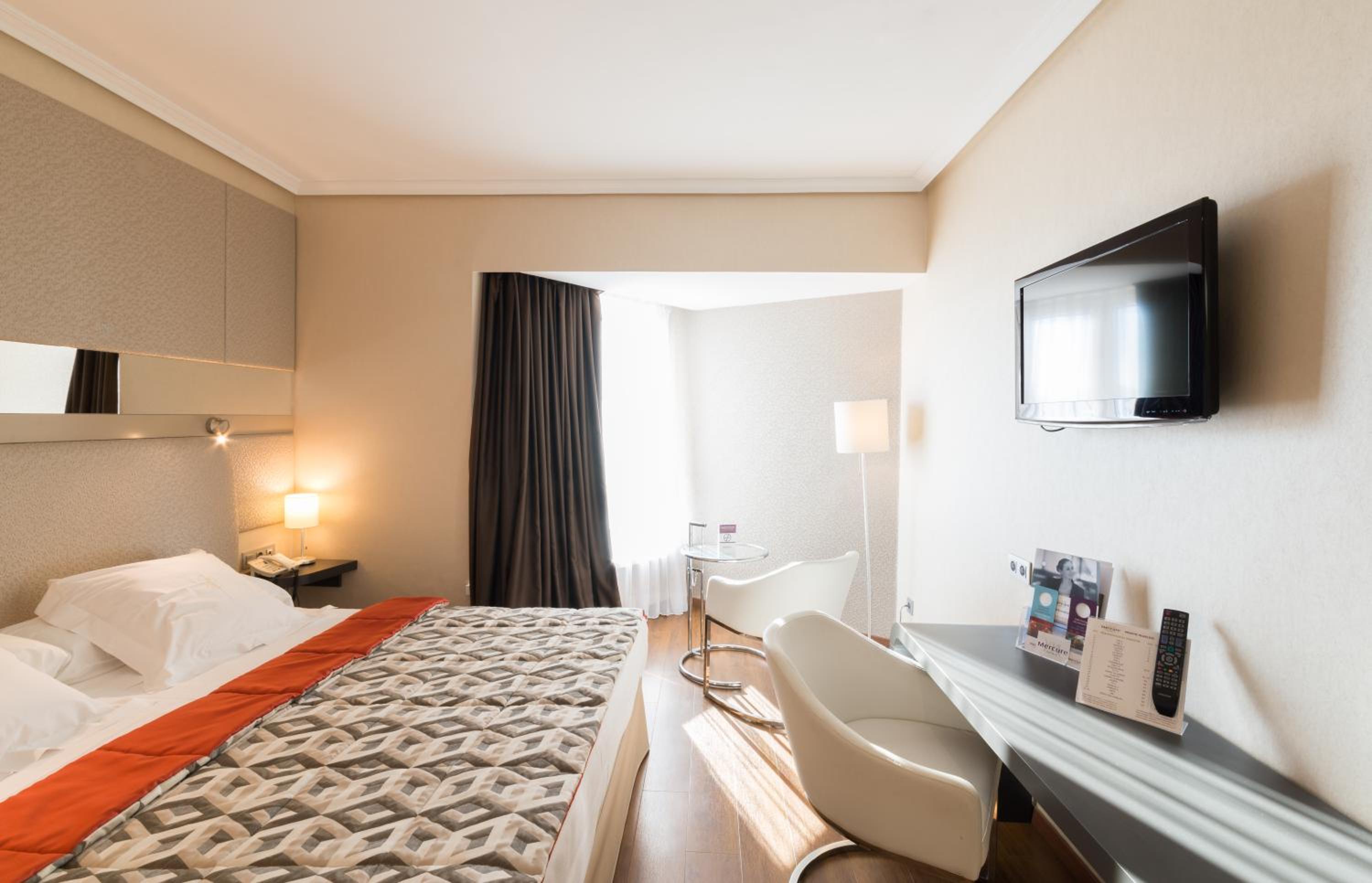 Standard Twin Room with Mountain View - Photo 2