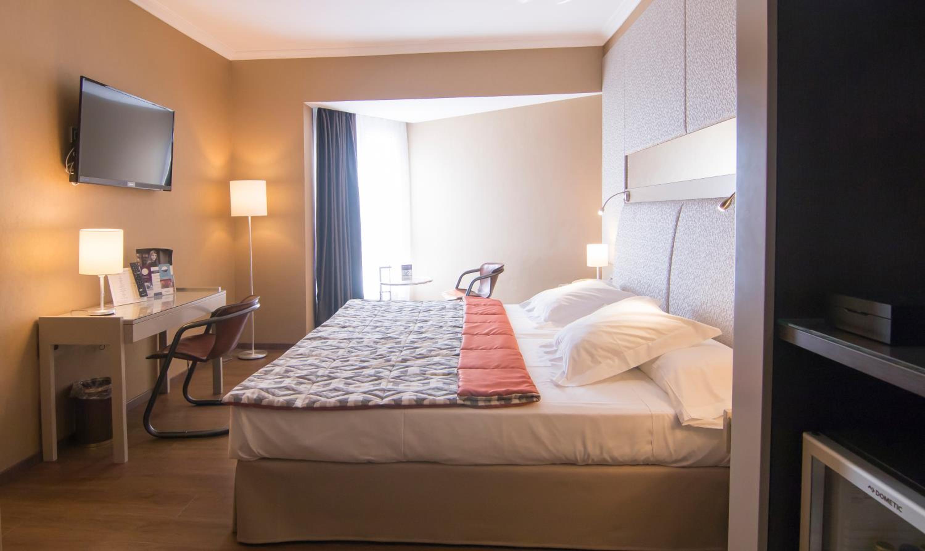 Standard Twin Room with Mountain View - Photo 1