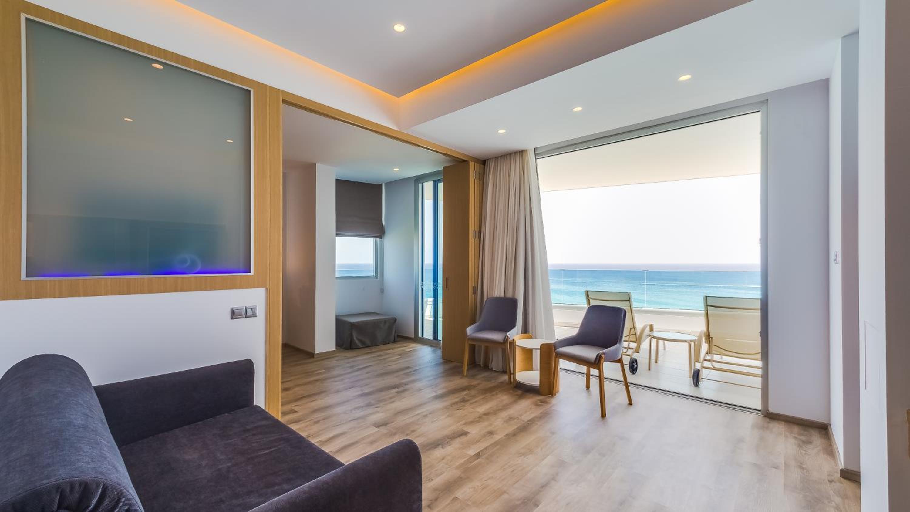 One-Bedroom Suite with Sea View