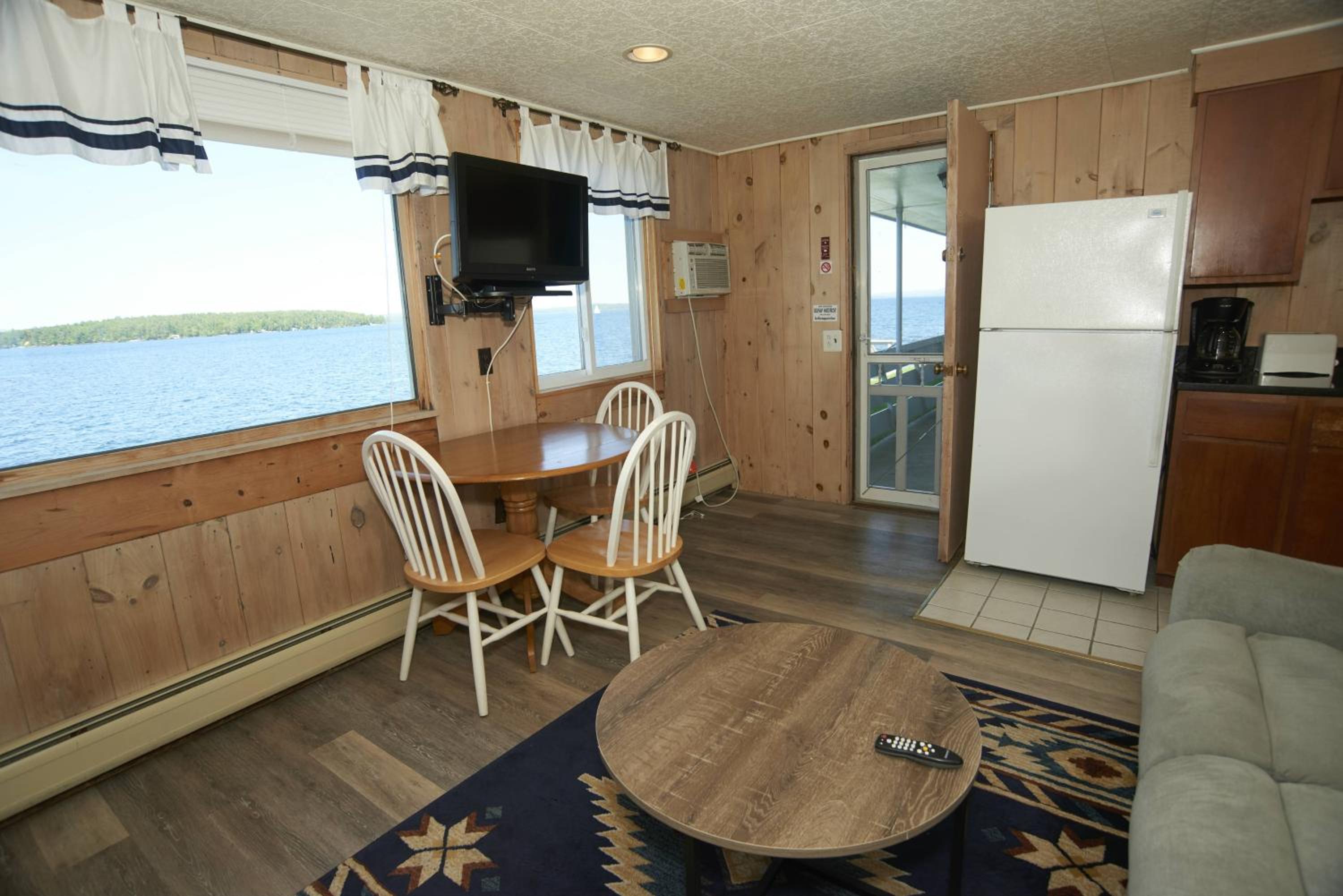 Suite with Lakefront View photo 2