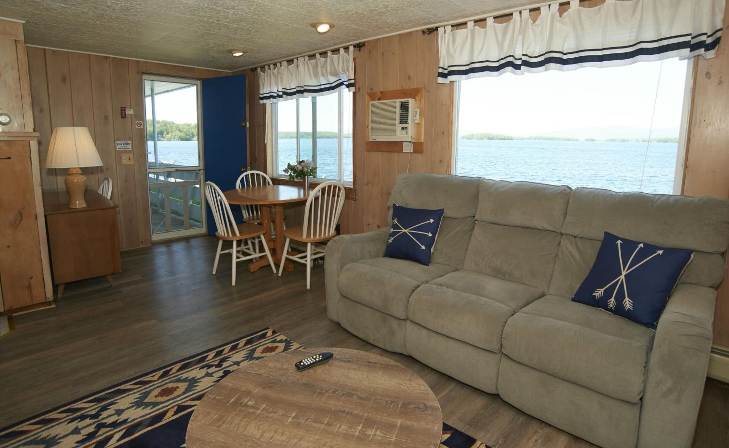 Suite with Lakefront View photo 1