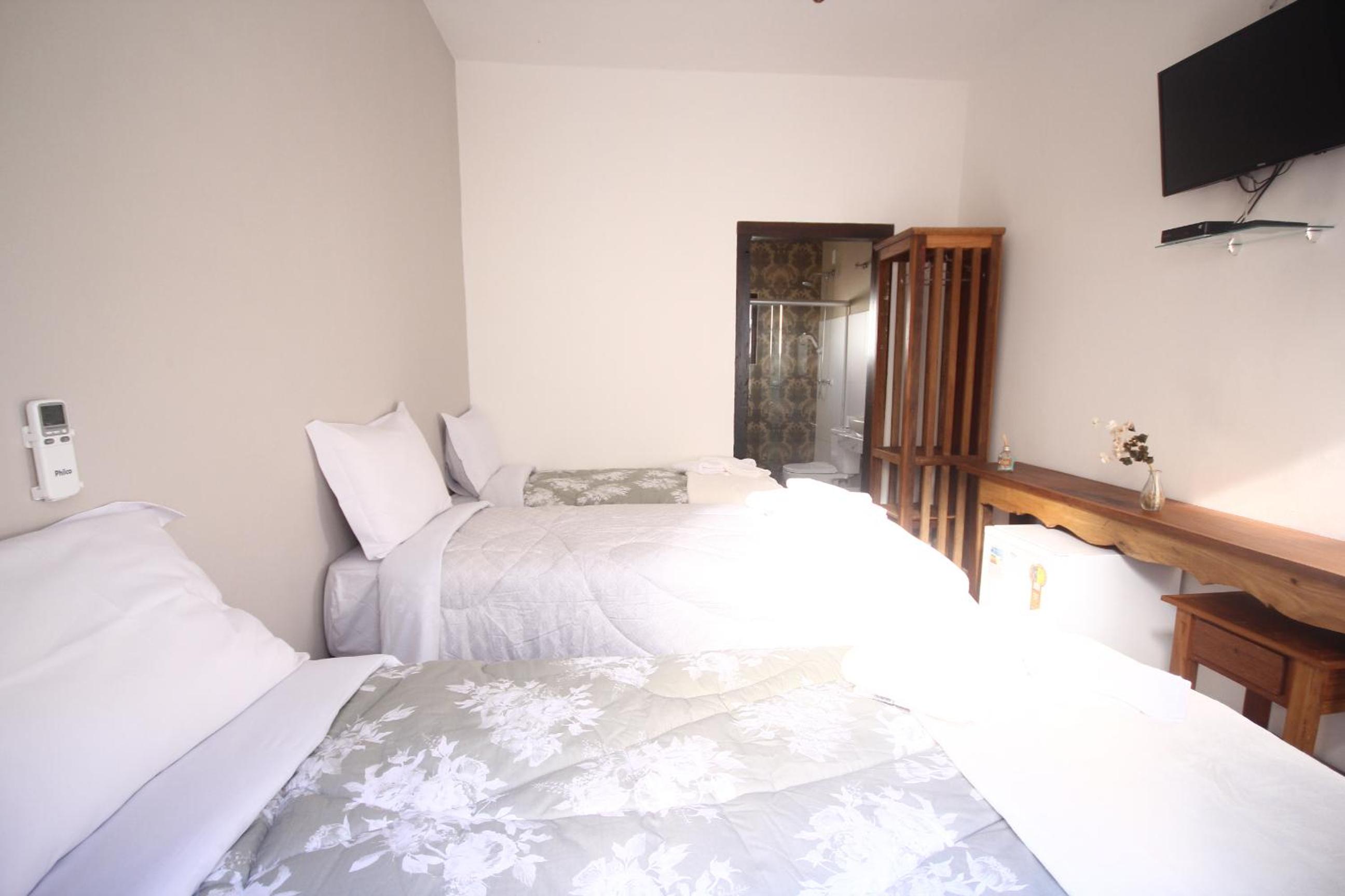 Deluxe Double or Twin Room - Photo 9