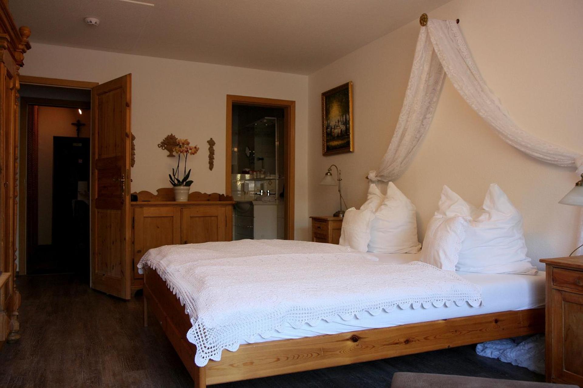 Large Double Room photo 3