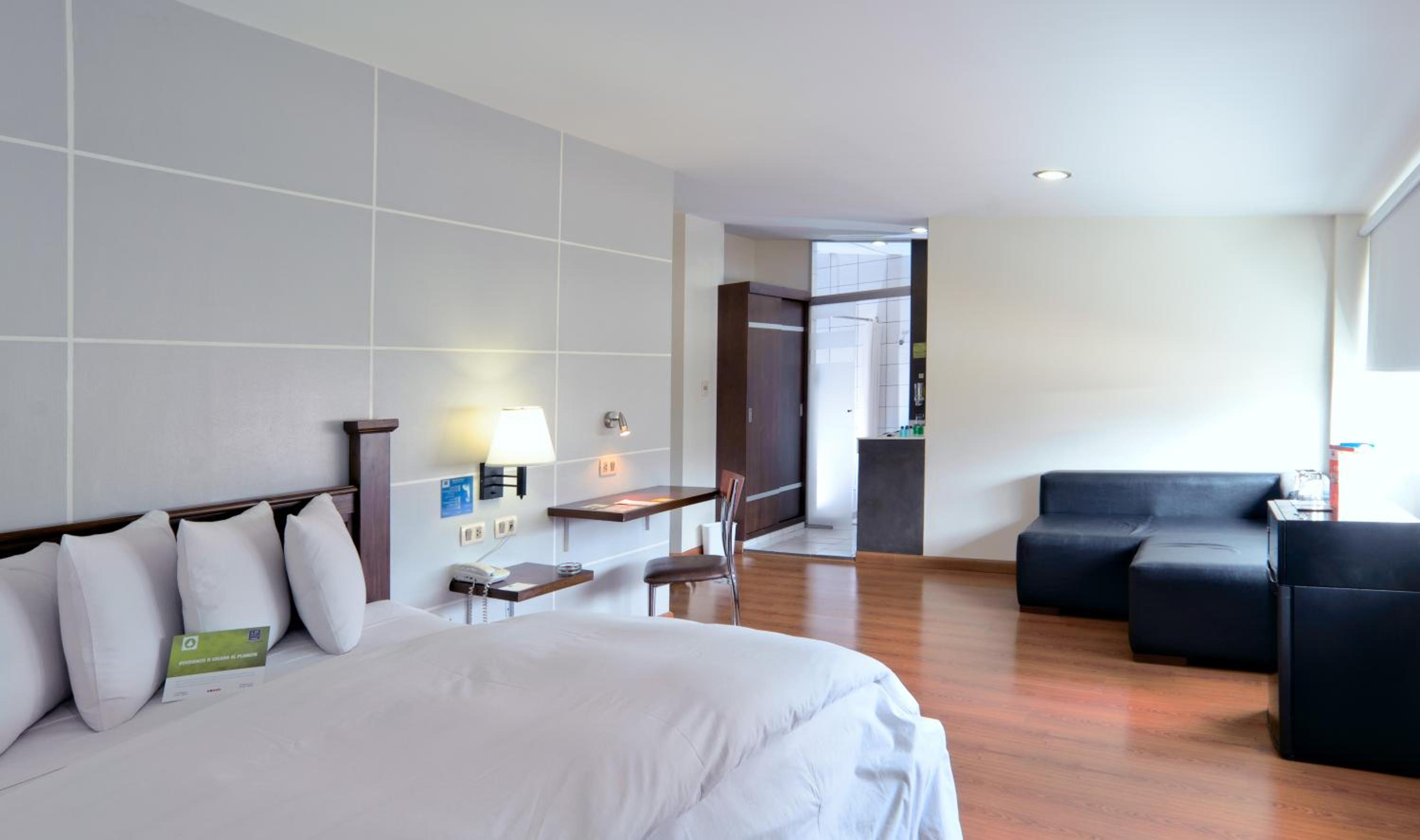 Suite - Photo 5