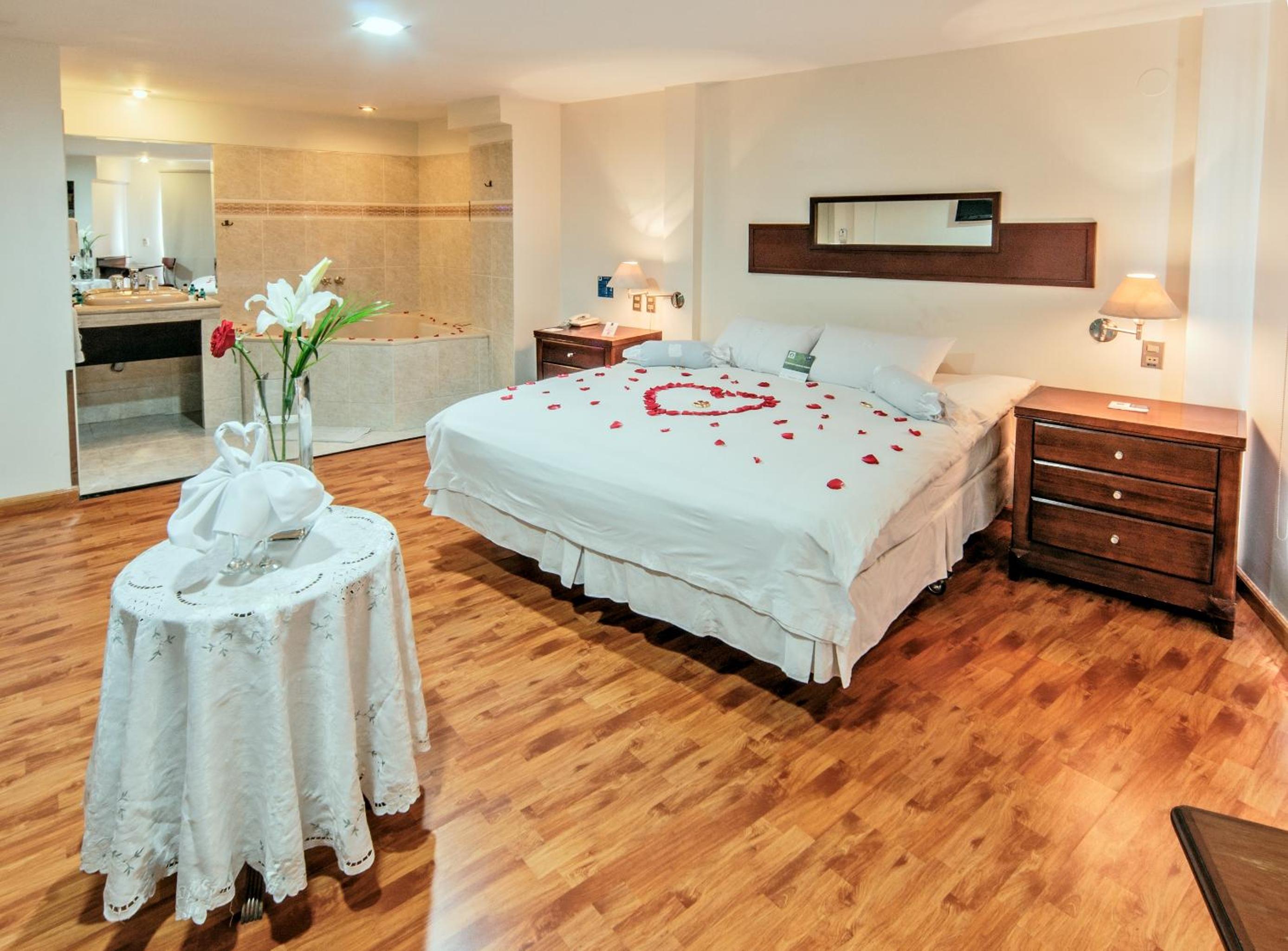 Suite - Photo 2