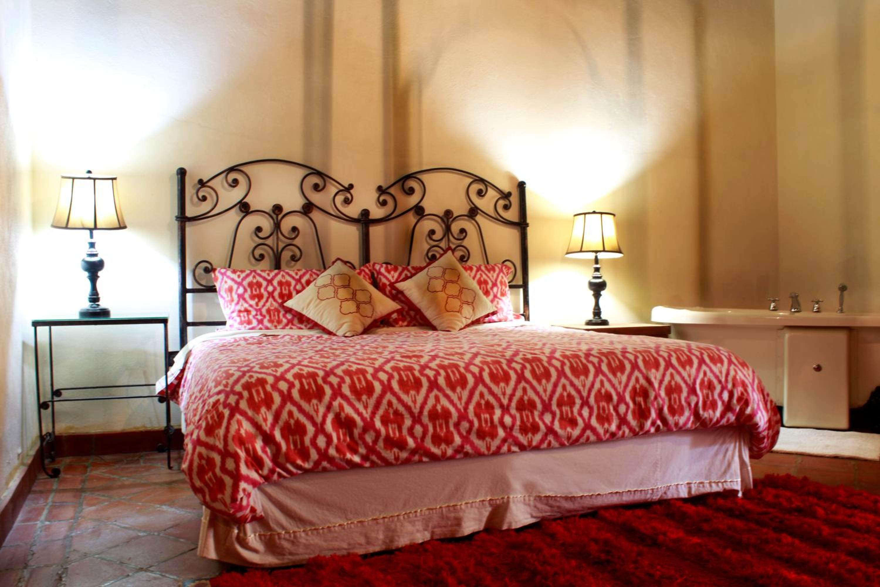 Deluxe Queen Suite photo 3
