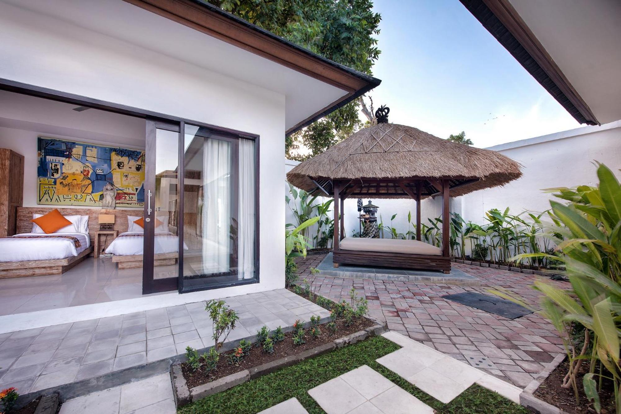 Villa - Photo 1