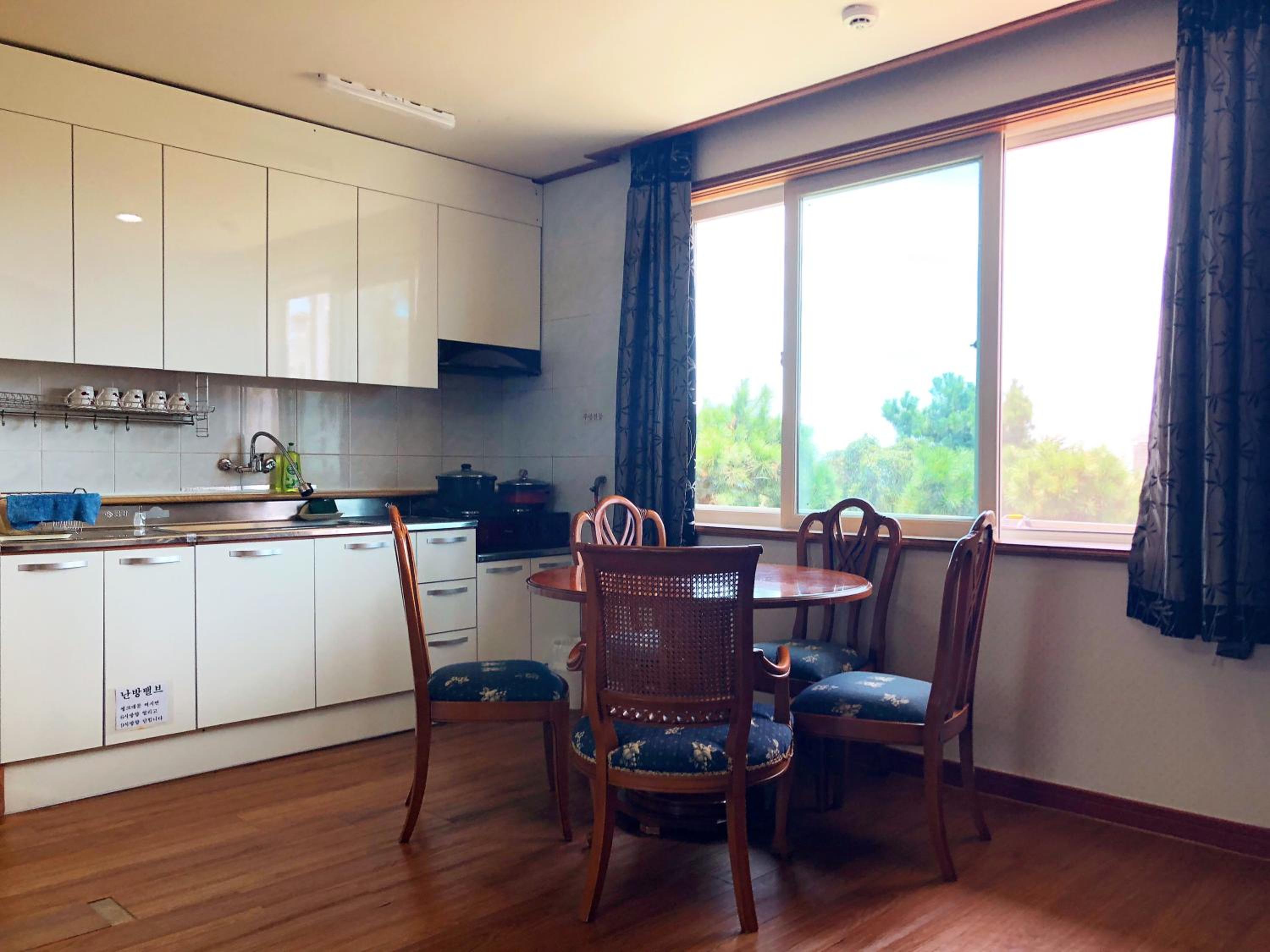 One-Bedroom House - Photo 12